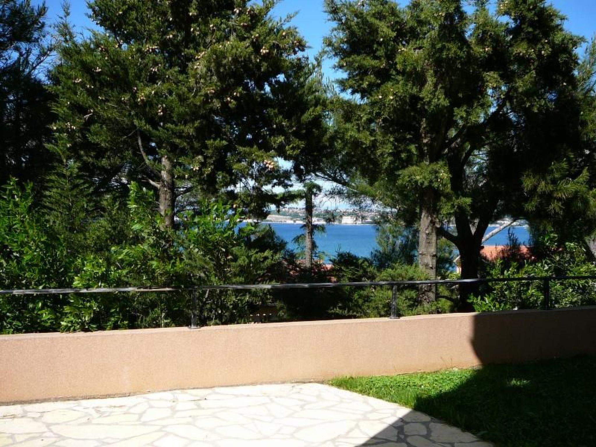 Villa del Golfo, Apartement mit Garten und Pool-Binnen