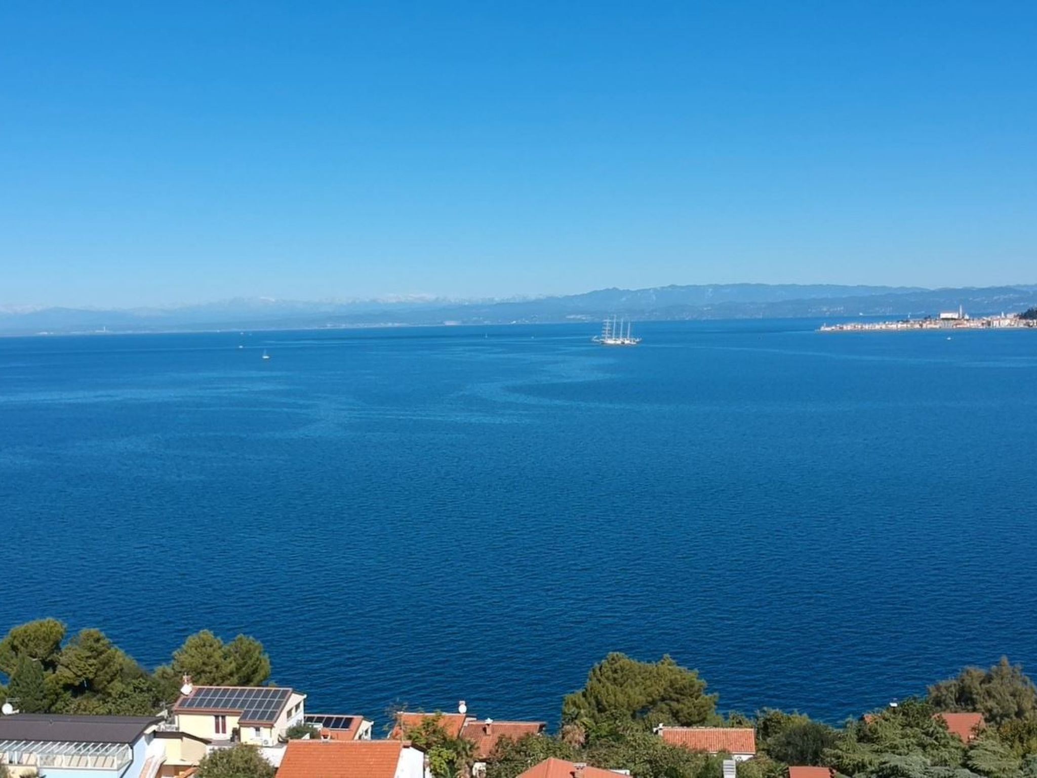 Villa del Golfo, Apartement mit Garten und Pool-Binnen