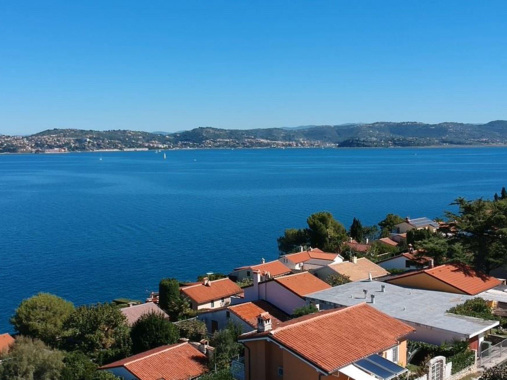 Villa del Golfo, Apartement mit Garten und Pool-Binnen