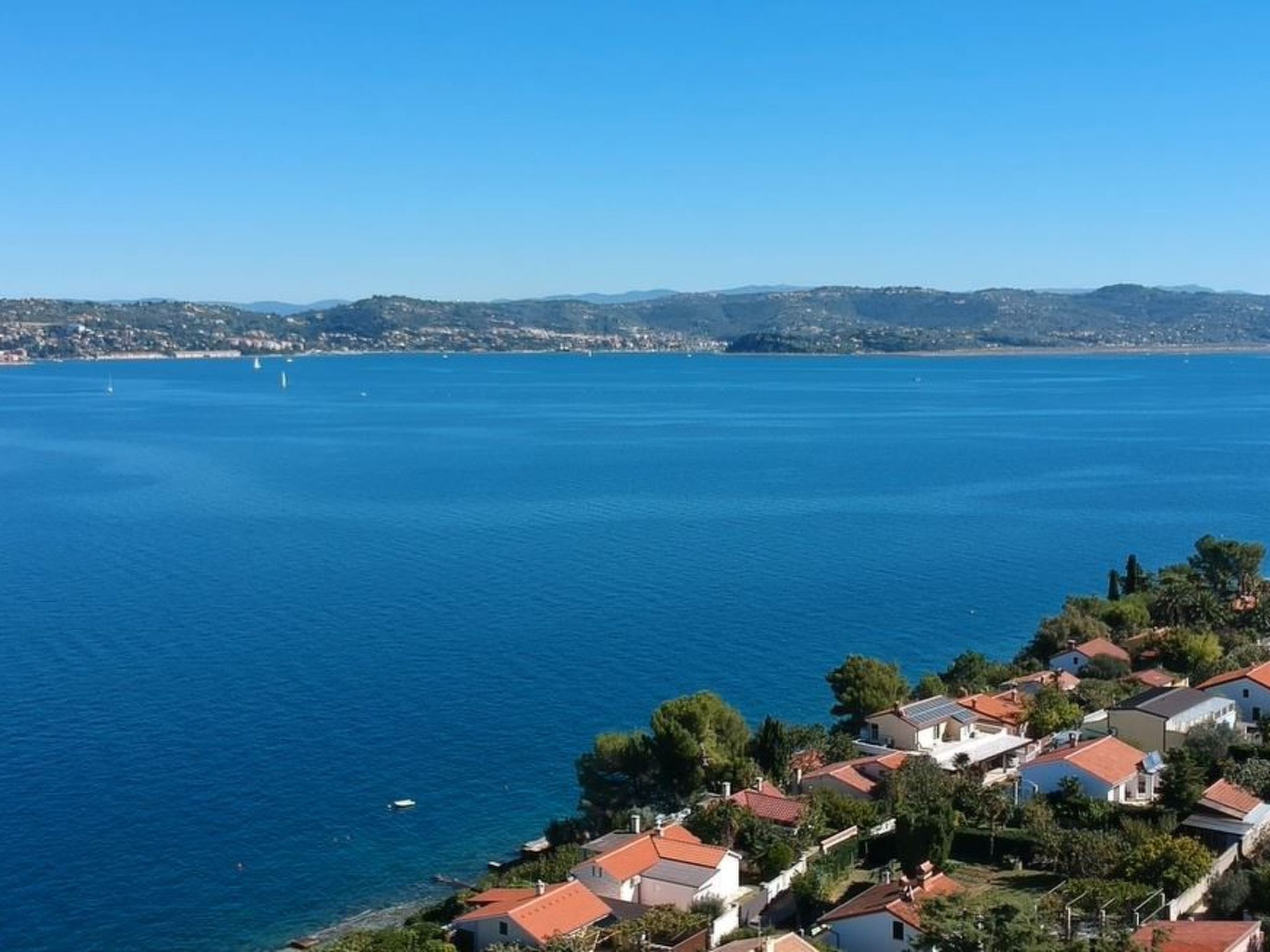 Villa del Golfo, Apartement mit Garten und Pool-Binnen