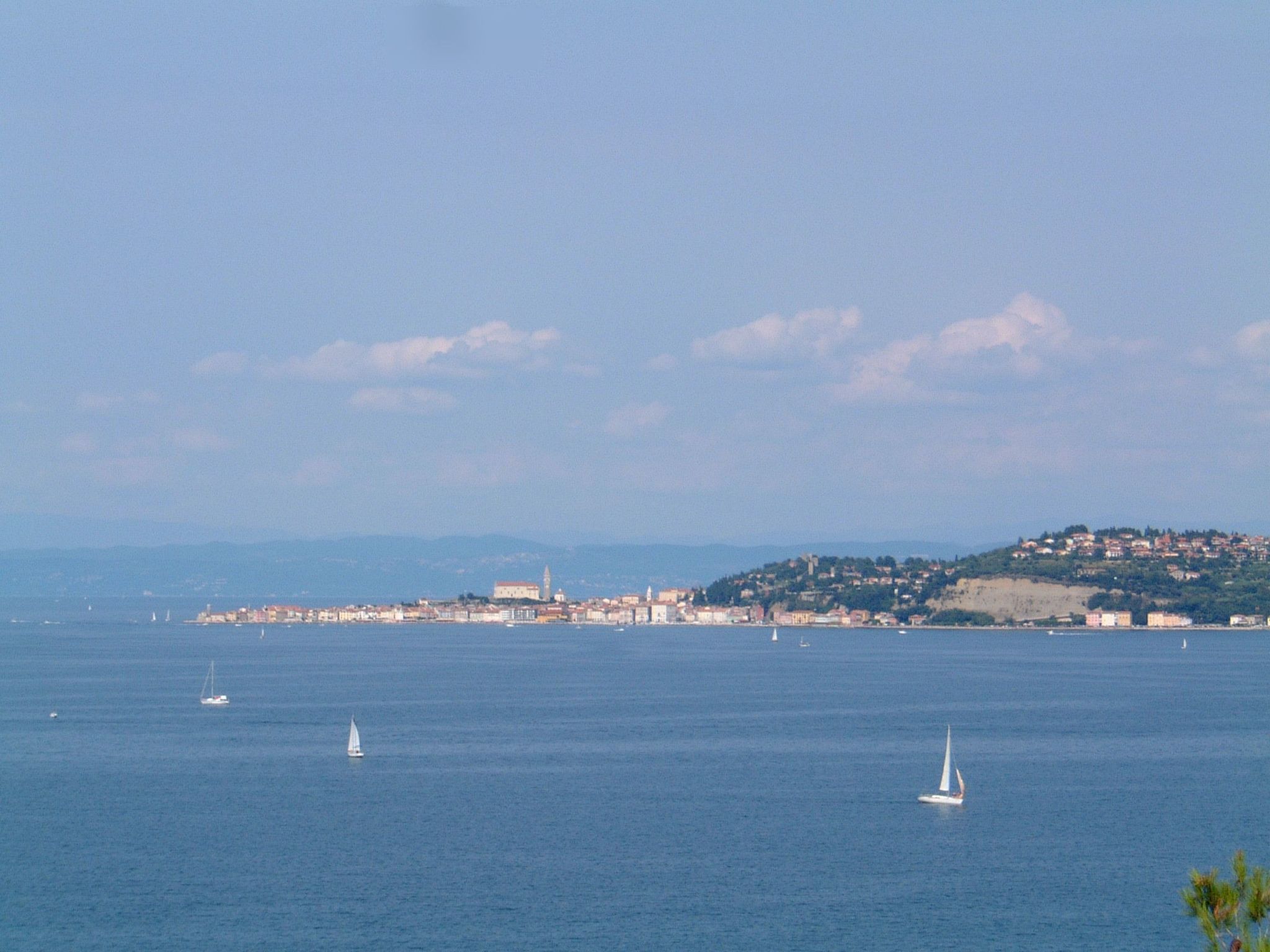 Villa del Golfo, Apartement mit Garten und Pool-Binnen