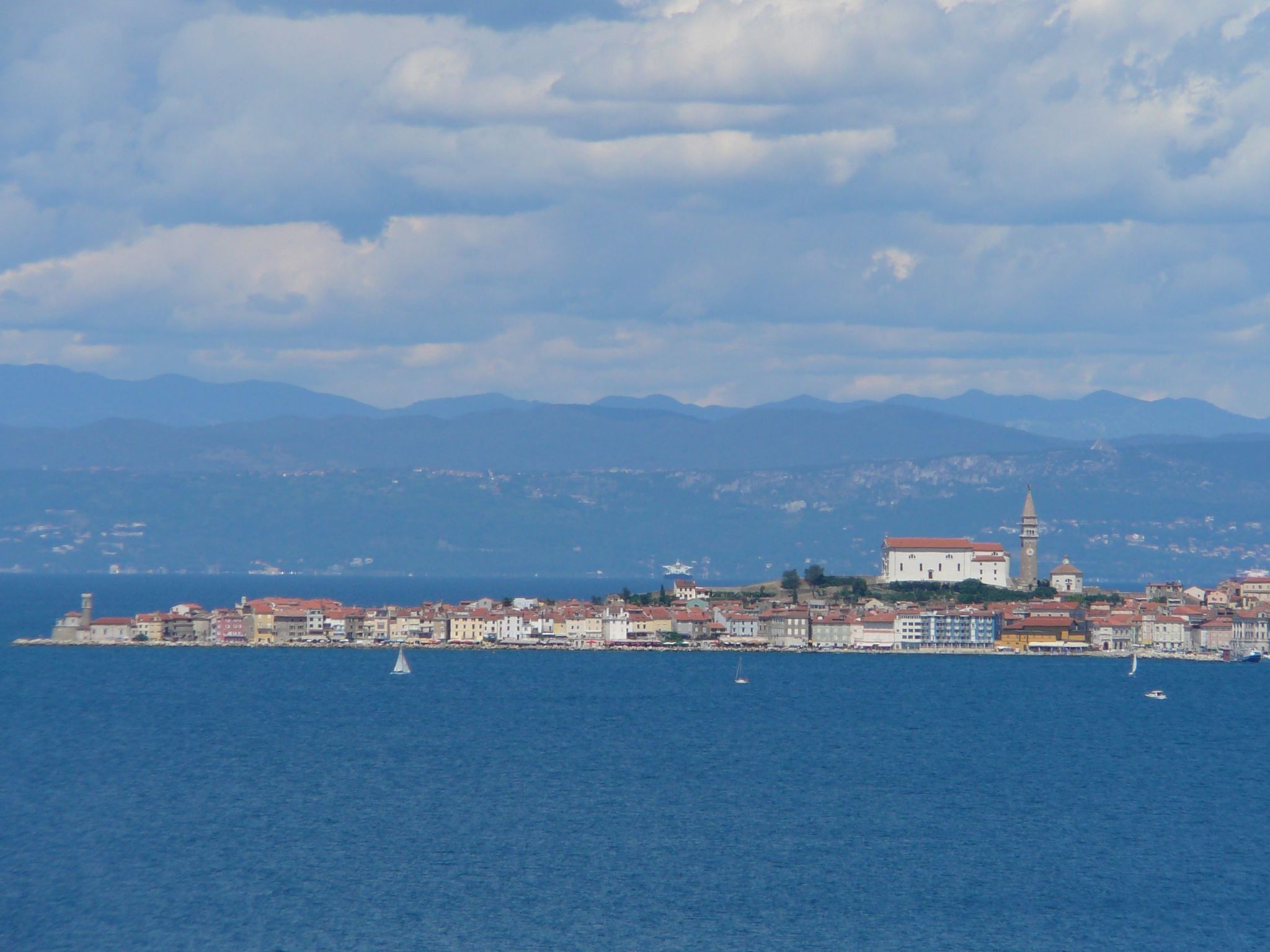 Villa del Golfo, Apartement mit Garten und Pool-Binnen