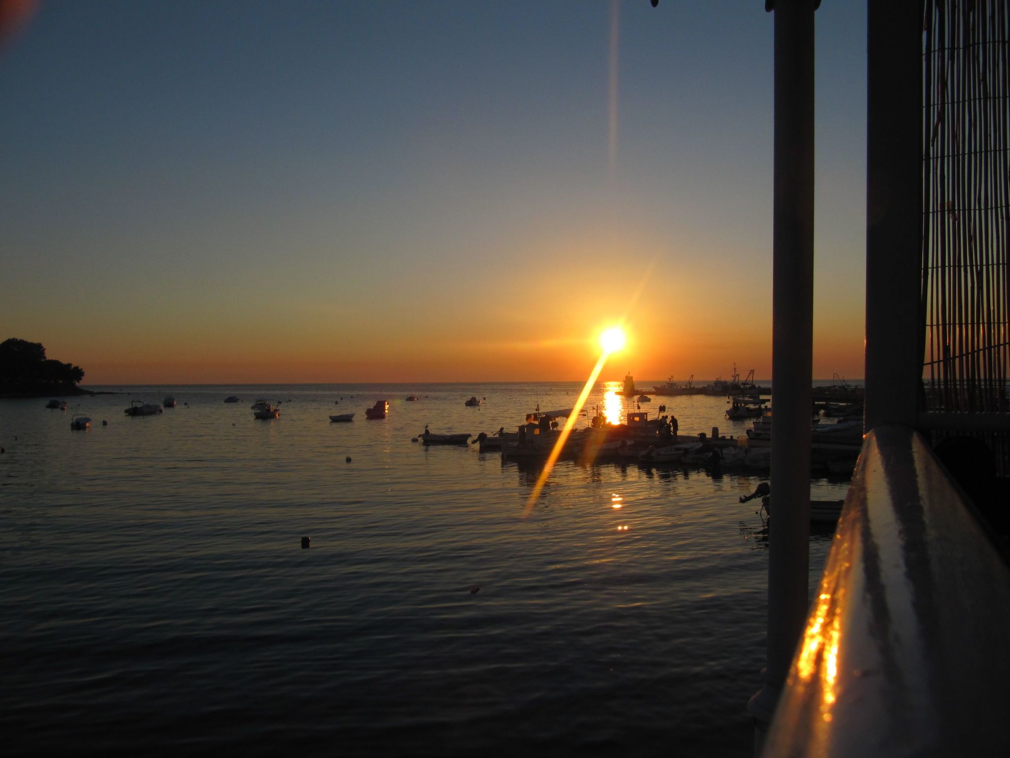 Villa del Golfo, Apartement mit Garten und Pool-Binnen