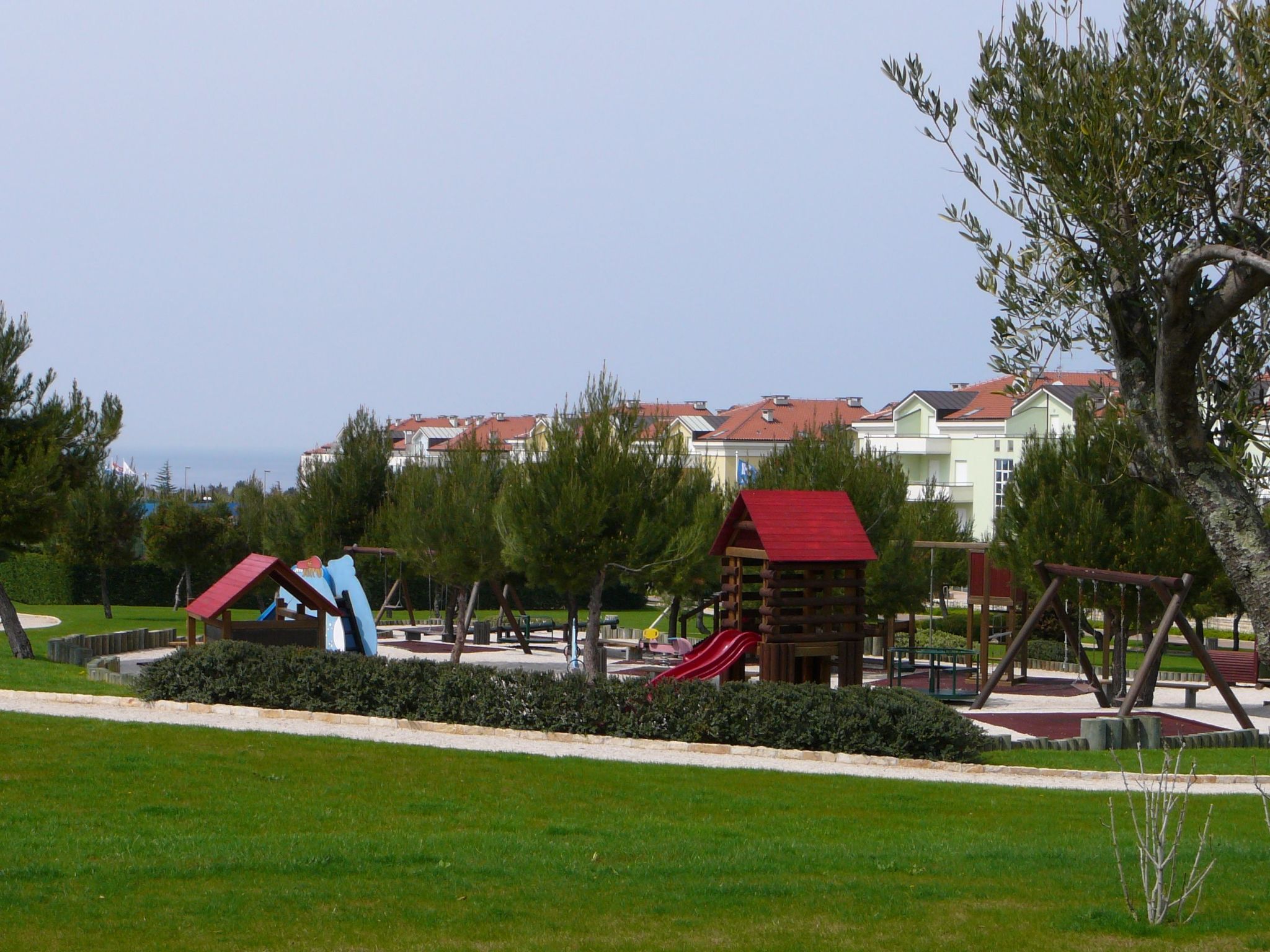 Villa del Golfo, Apartement mit Garten und Pool-Binnen