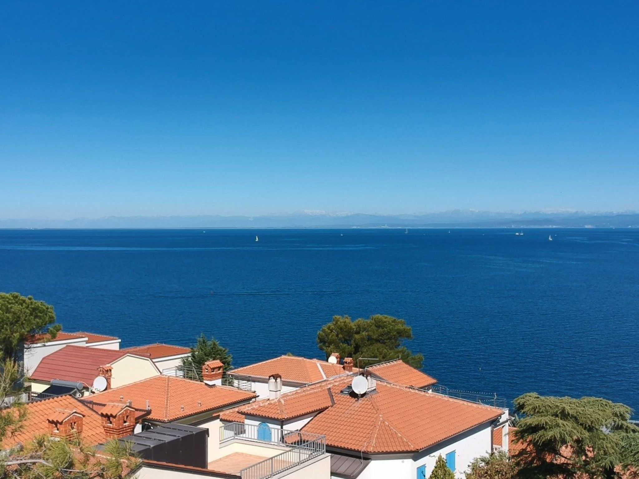 Villa del Golfo, Apartement mit Garten und Pool-Binnen