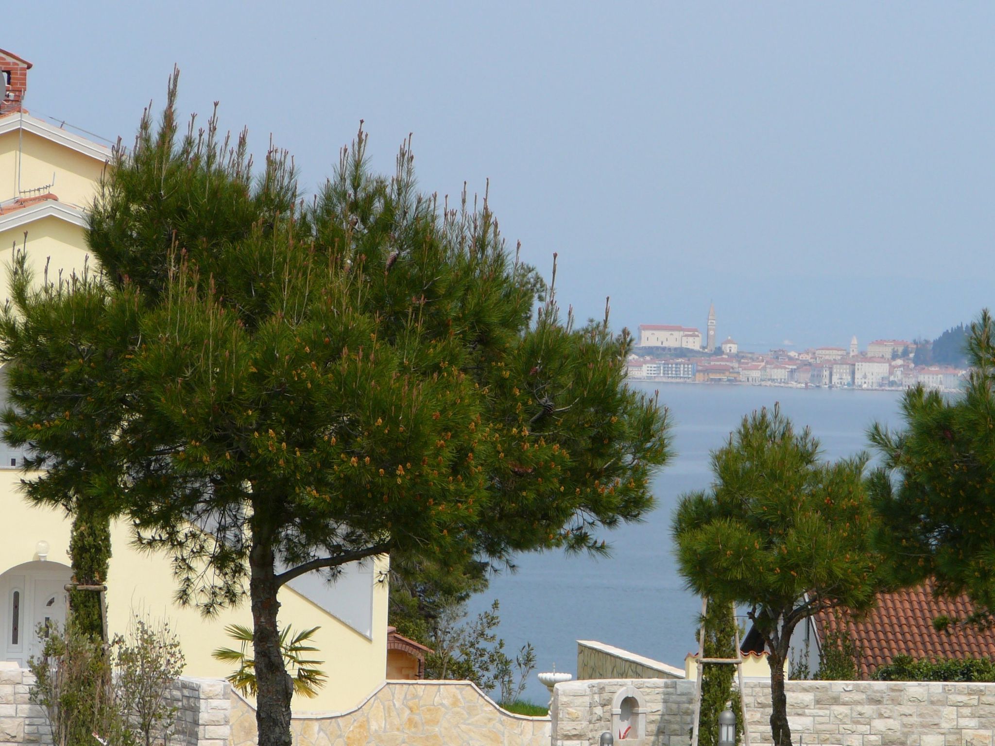 Villa del Golfo, Apartement mit Garten und Pool-Binnen