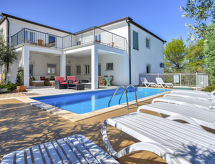 Knus appartement voor 4 bij zee met zwembad in Zambratija, Umag - thumbnail 1