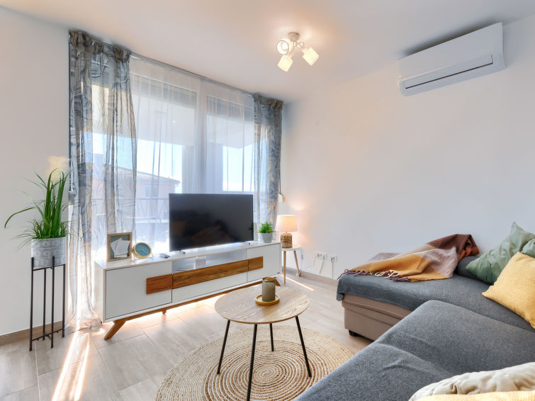 "La Mar 1", appartement 2-kamers 45 m2 op de 1e verdieping. Smaakvol ingericht: woon-/eetkamer met 1 2-pers divanbed (120 cm, lengte 195 cm), Sat-TV (Flatscreen TV), air-conditioning. Uitgang naar het..