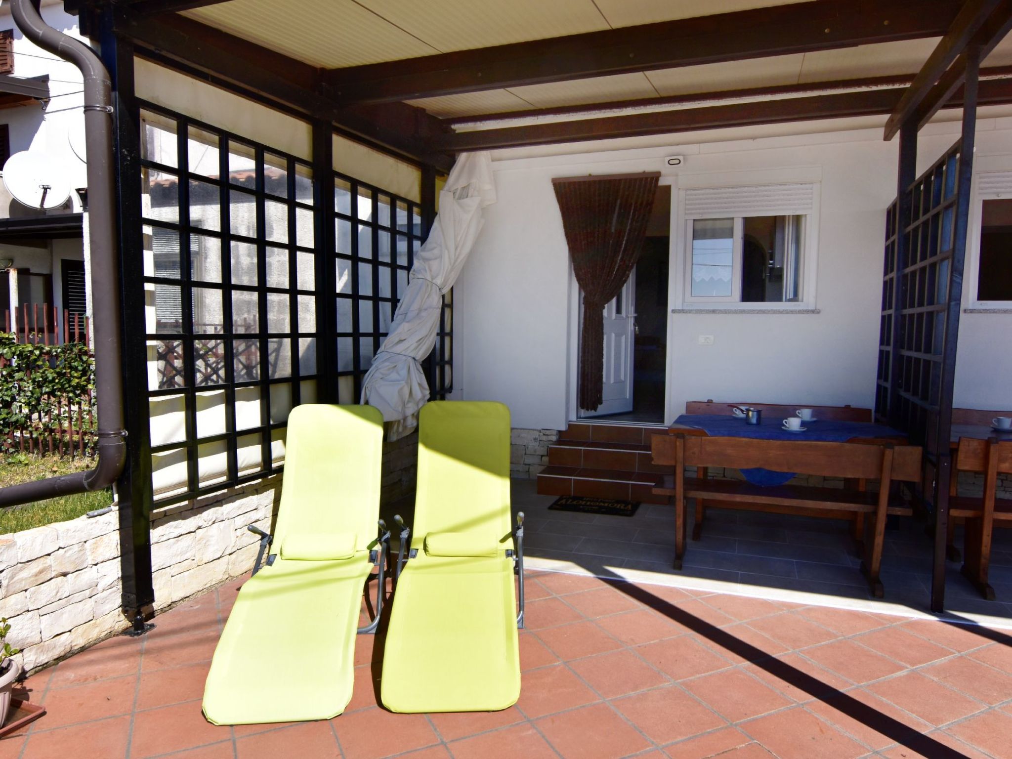 Appartement in Zambratija mit Schöner Terrasse - Outside