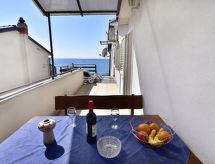 Apartment mit zwei Schlafzimmern und Meerblick in Zambratija