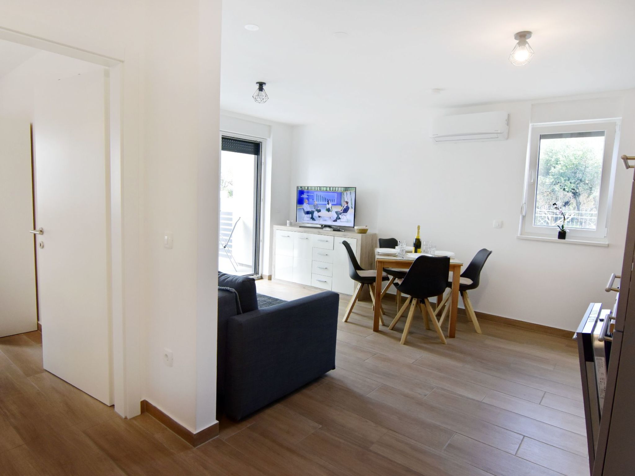 ANJA Zambrazija-Dedans