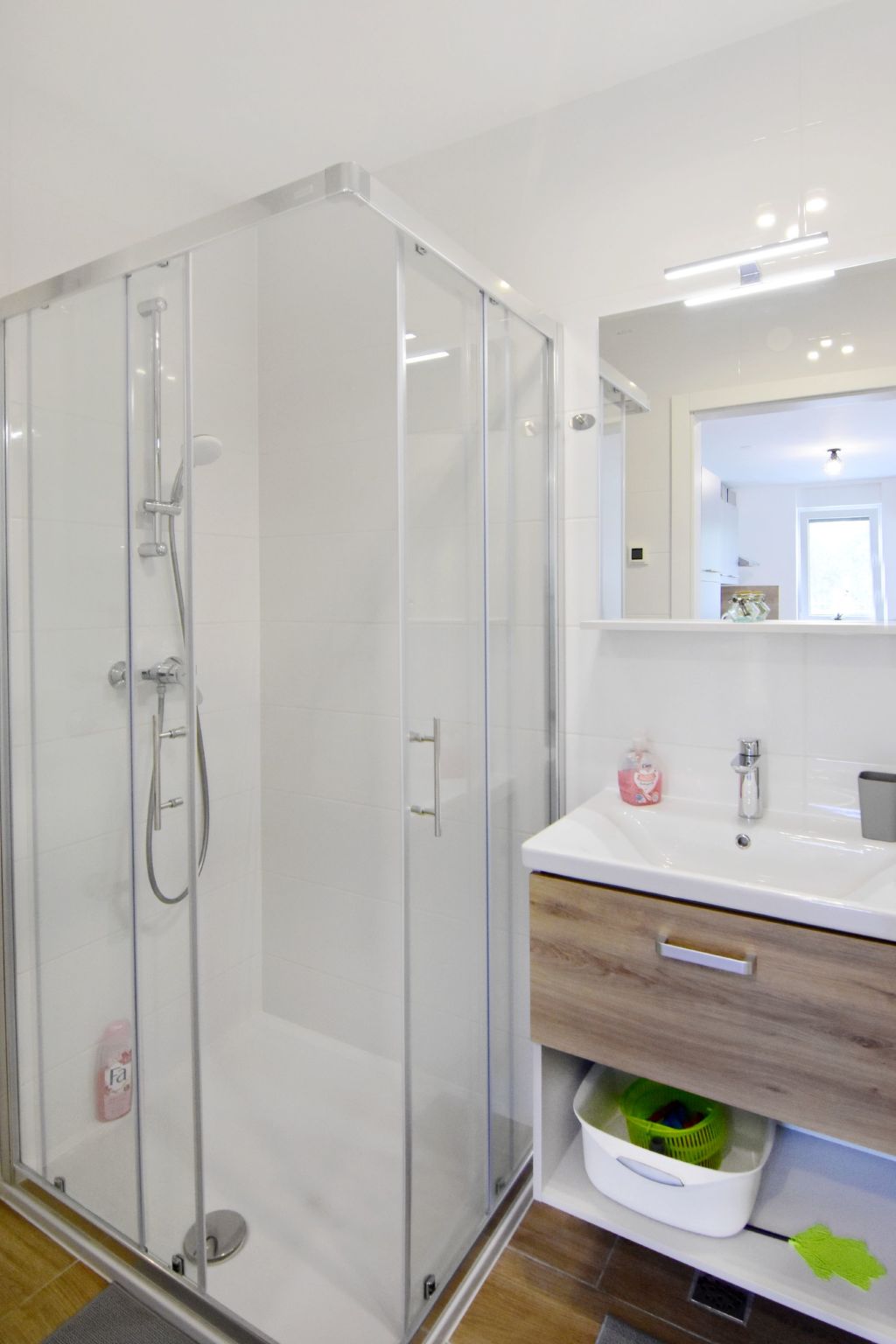 ANJA Zambrazija-Image-tags.info