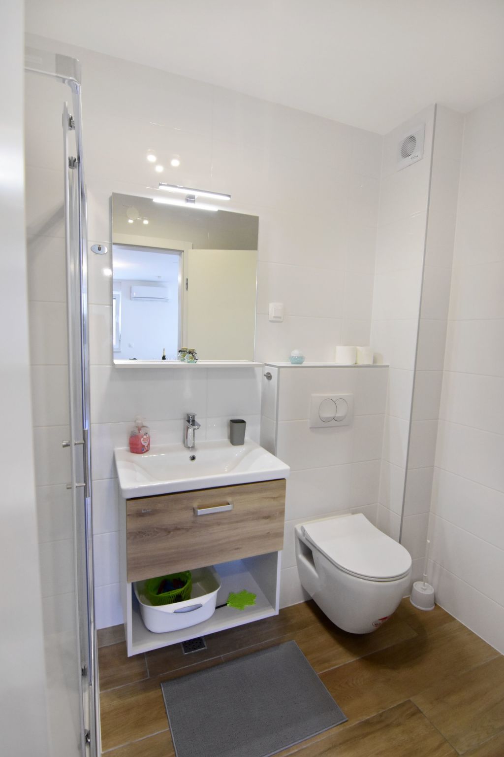 ANJA Zambrazija-Dedans