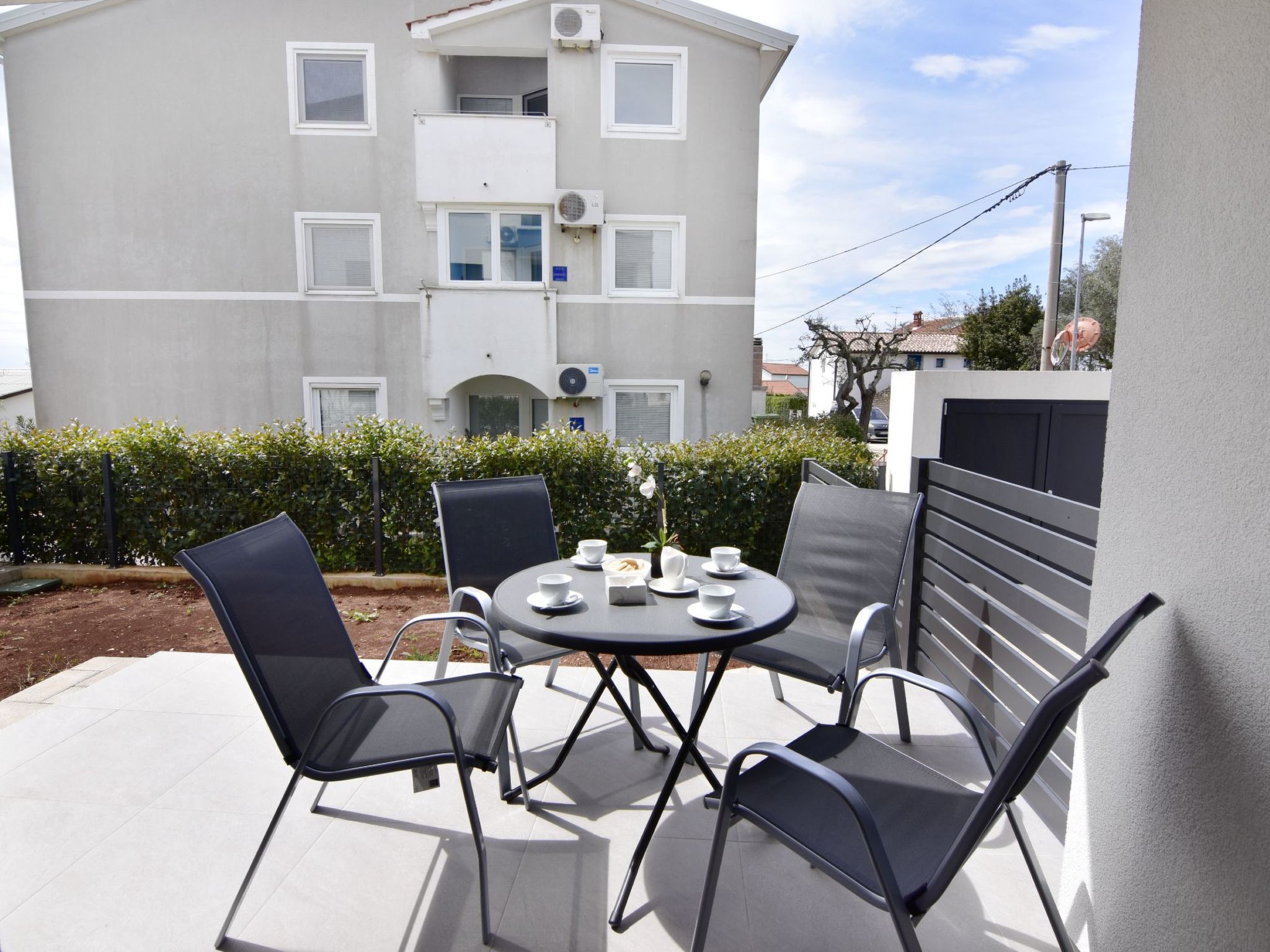 ANJA Zambrazija-Dehors