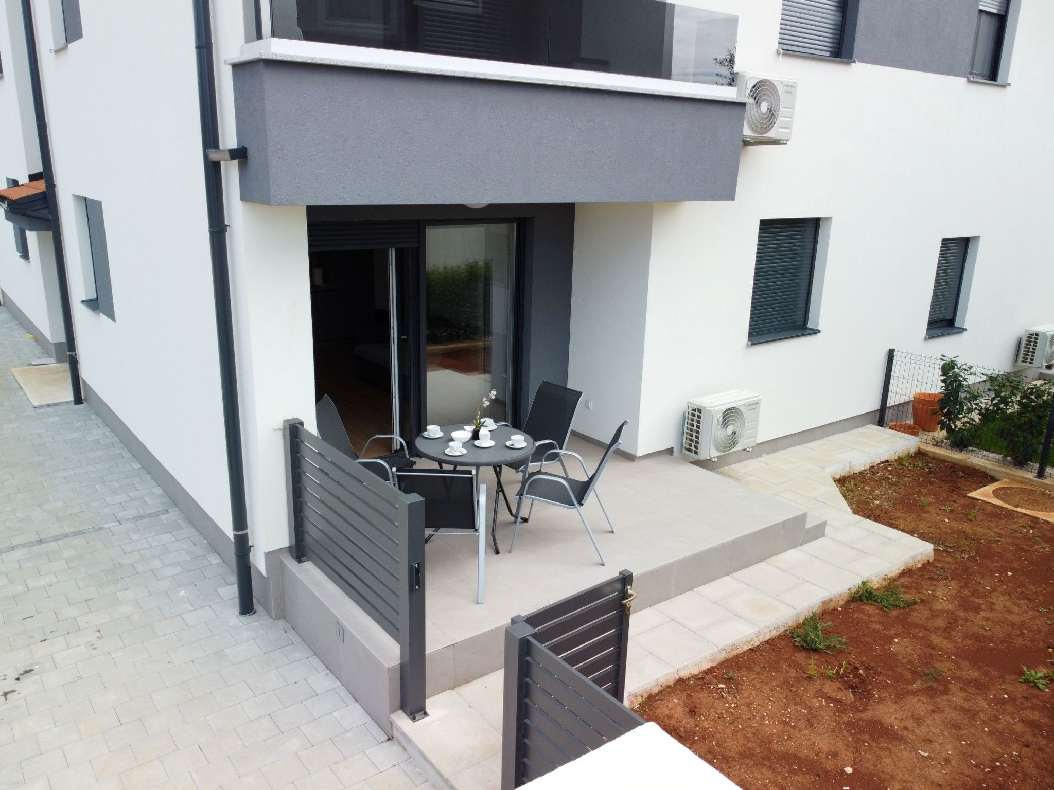 ANJA Zambrazija-Dehors