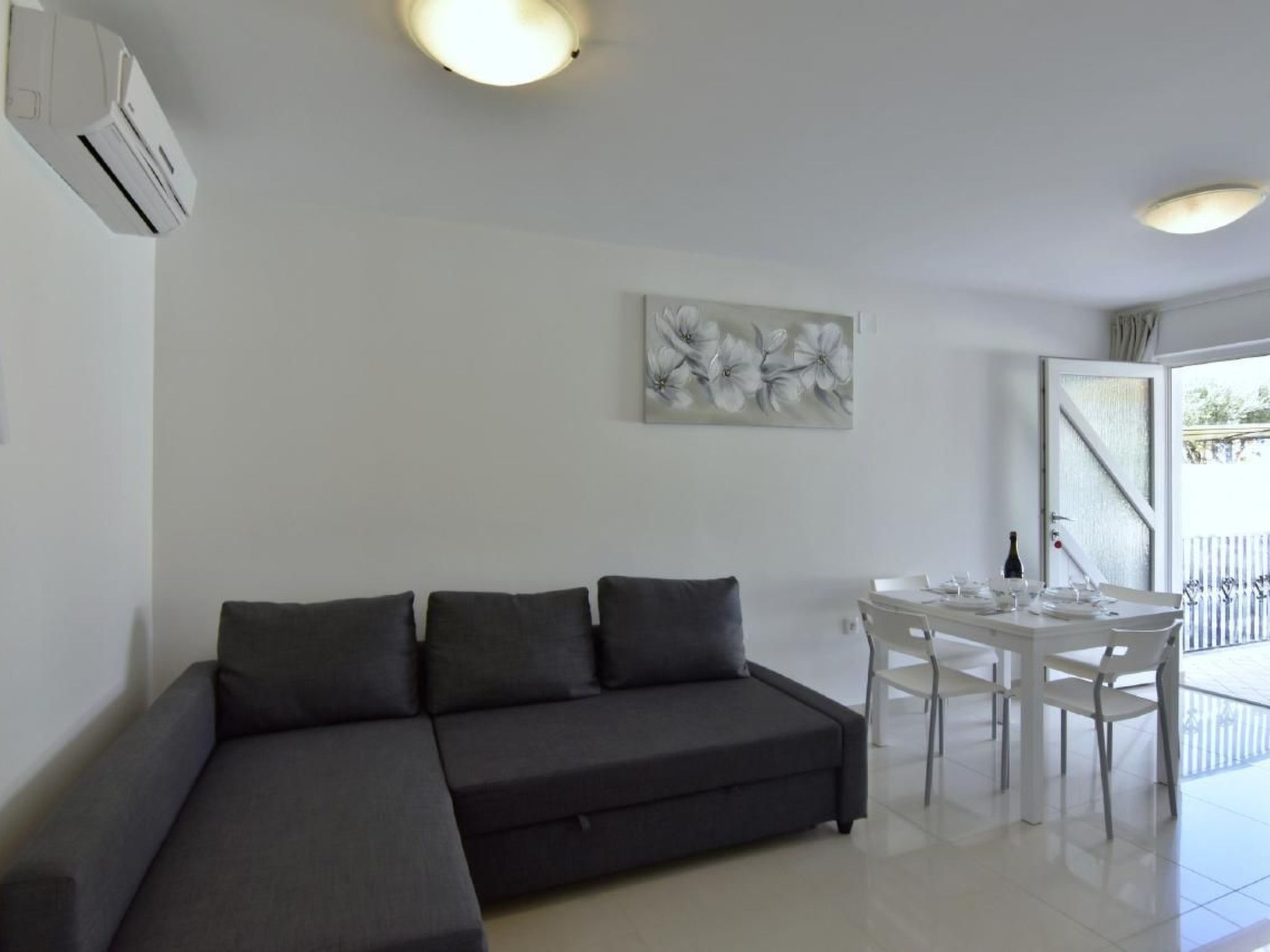 In Zambratija mit Terrasse-Image-tags.info