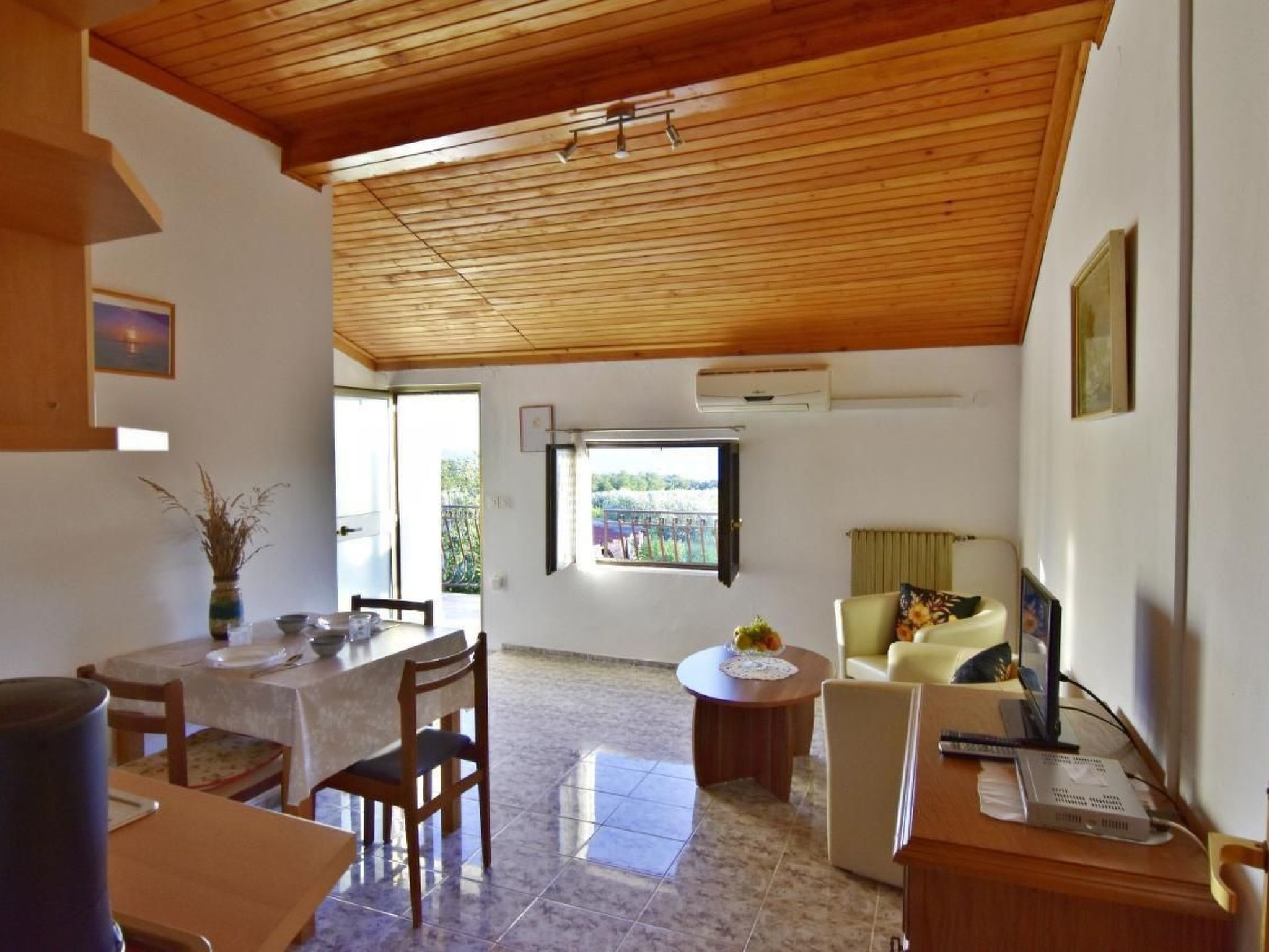 Luciana 2-Image-tags.info