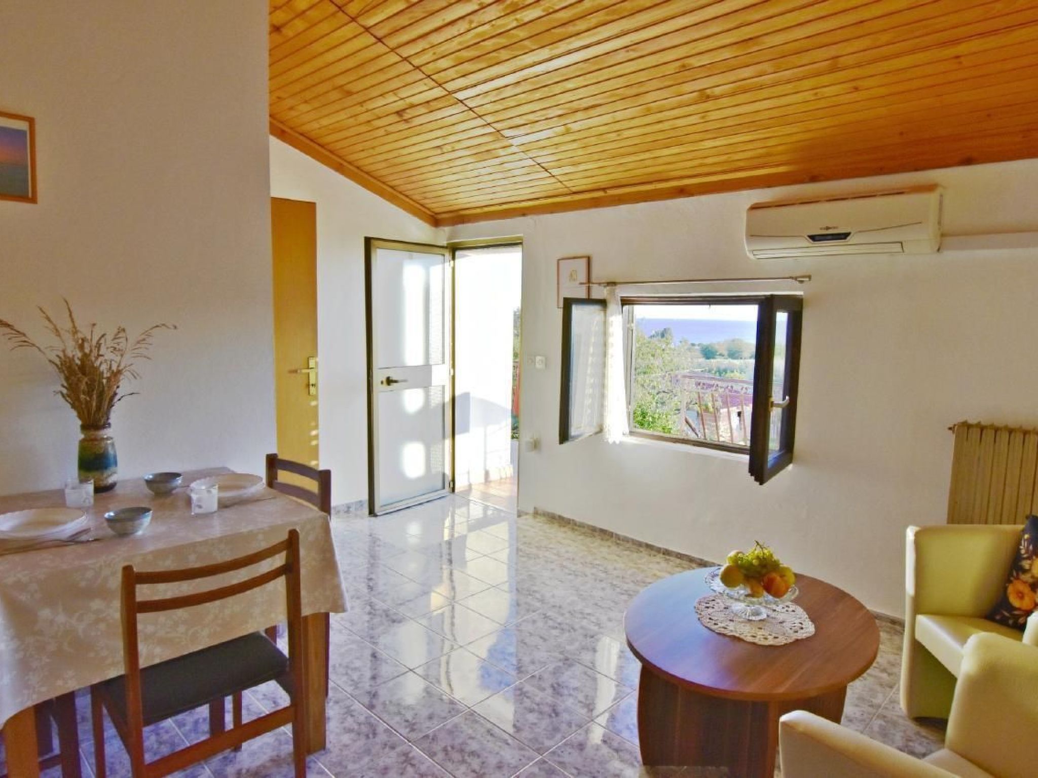 Luciana 2-Image-tags.info