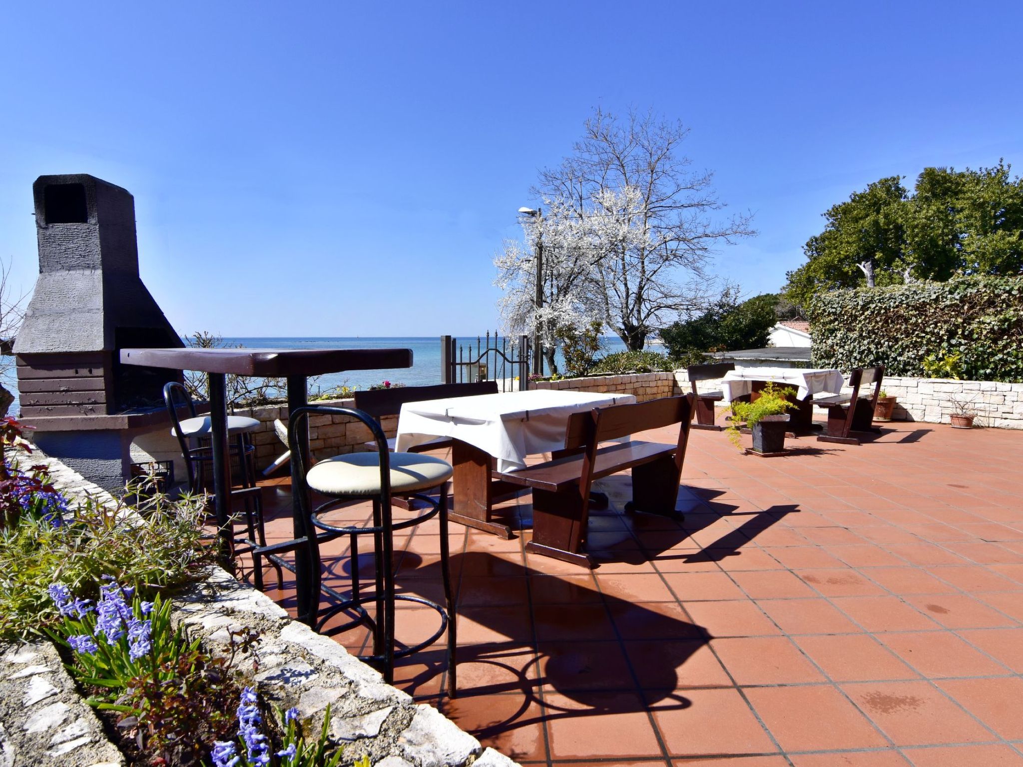 Wohnung in Zambratija mit Schöner Terrasse - Outside