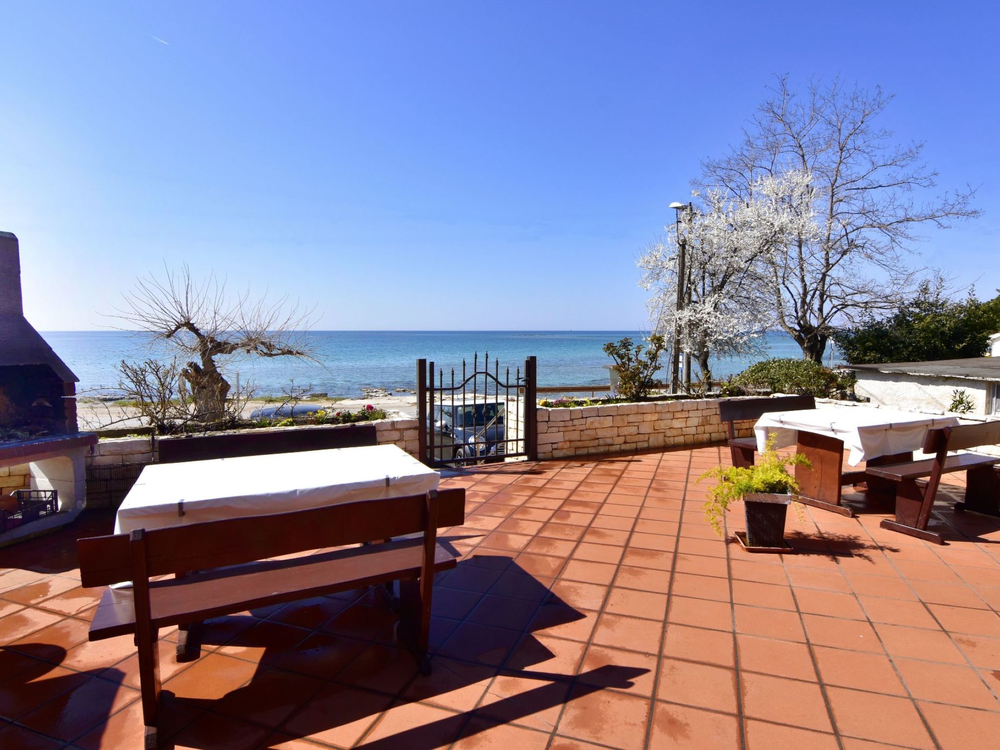 Wohnung in Zambratija mit Schöner Terrasse - Outside