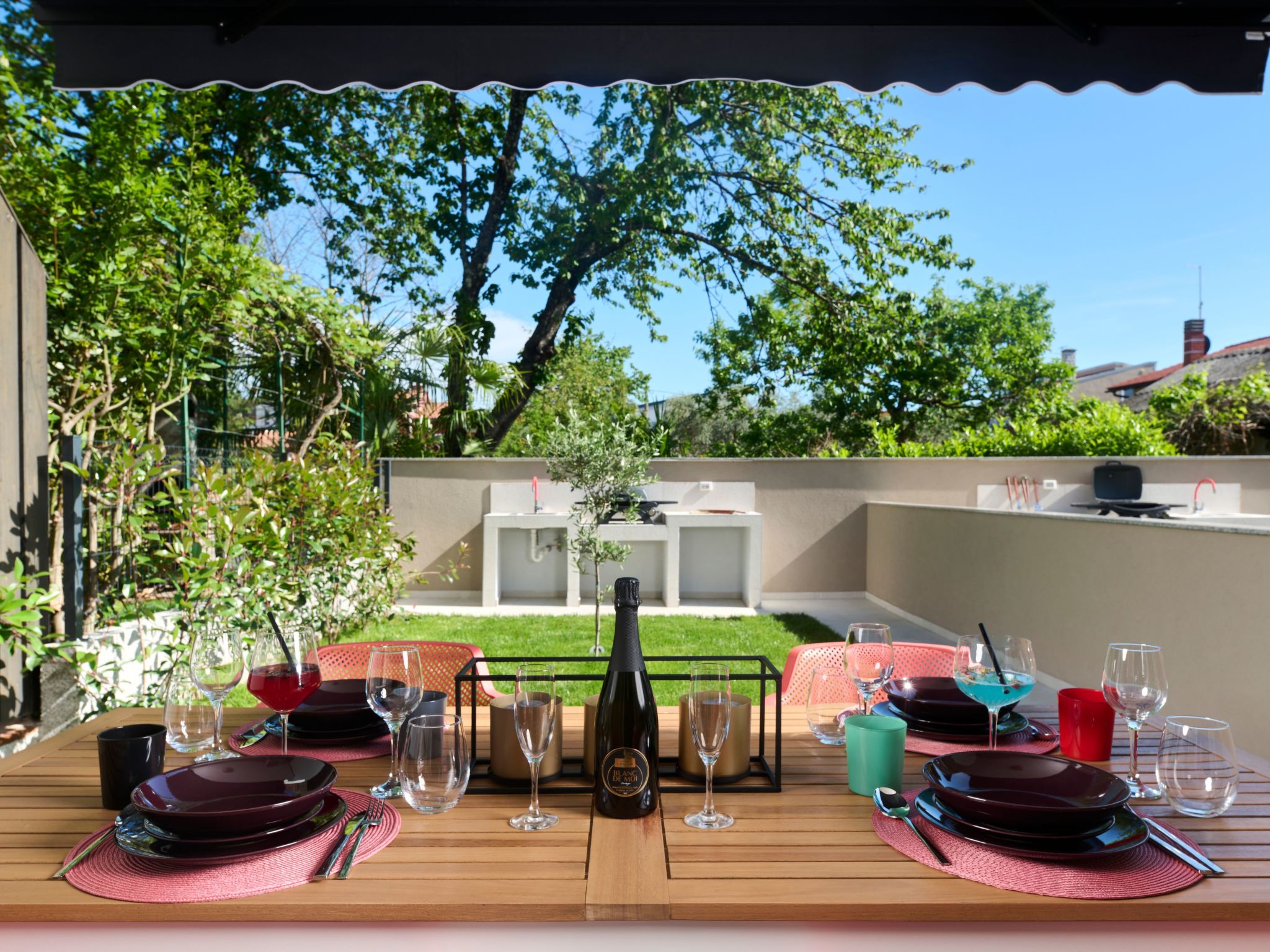 In Zambratija mit eigenem Parkplatz-Inside