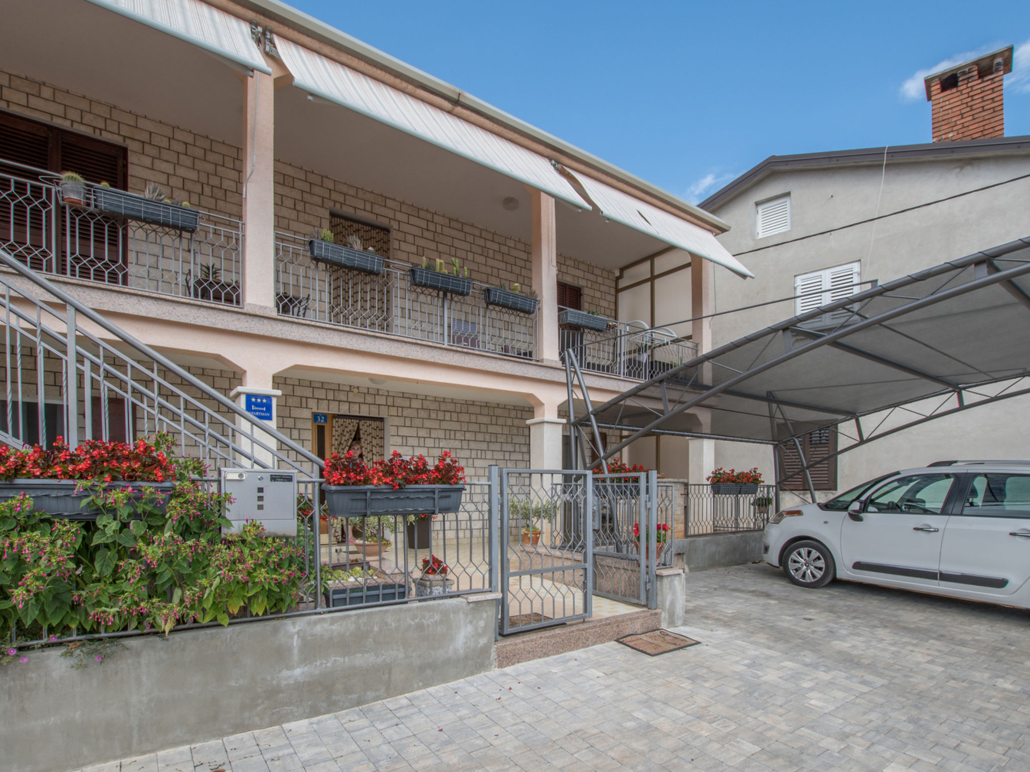 Apartment 1709 - Image 2