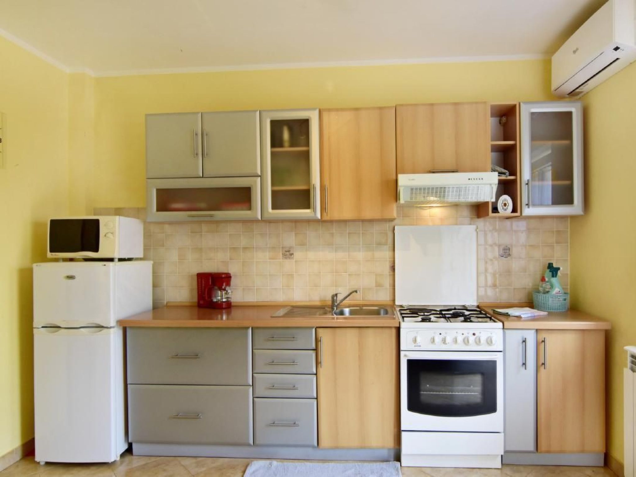 Appartement in Đuba mit Privater Terrasse-Binnen