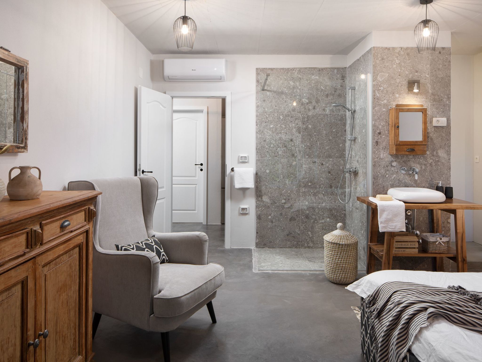 Mit eigenem Pool-Binnen