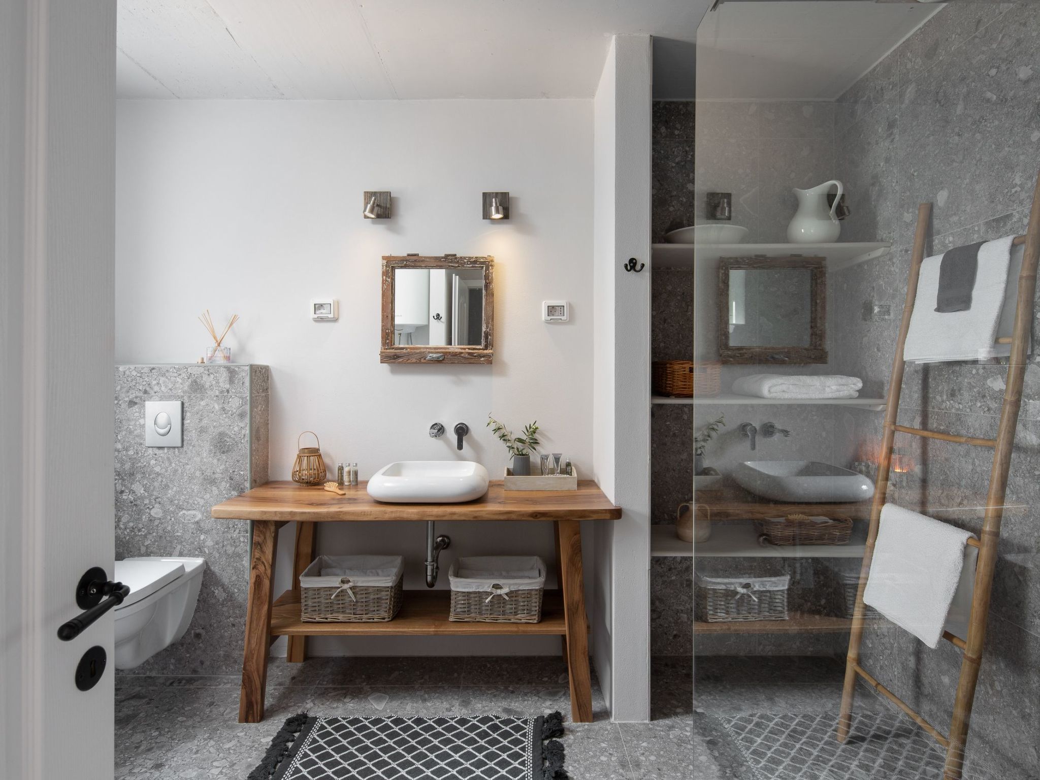 Mit eigenem Pool-Binnen