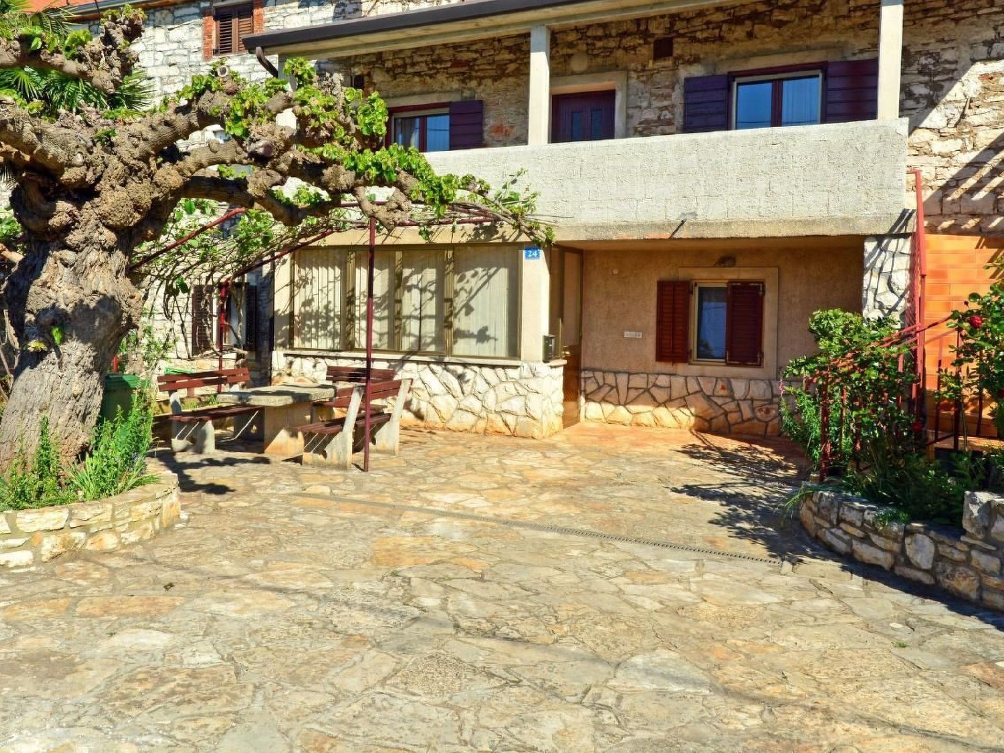 Große Wohnung in Babići mit Garten und Terrasse-Image-tags.info