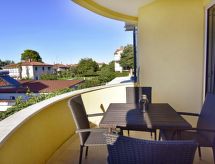 Vrijstaand vakantiehuis INES nabij zee en golfbaan in Umag, Istrië - thumbnail 1