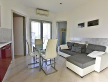 Vrijstaand vakantiehuis INES nabij zee en golfbaan in Umag, Istrië - thumbnail 5