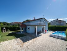 Vrijstaande villa met privézwembad nabij Umag, geschikt voor 10 personen - thumbnail 1