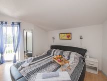 Vrijstaande villa met privézwembad nabij Umag, geschikt voor 10 personen - thumbnail 6