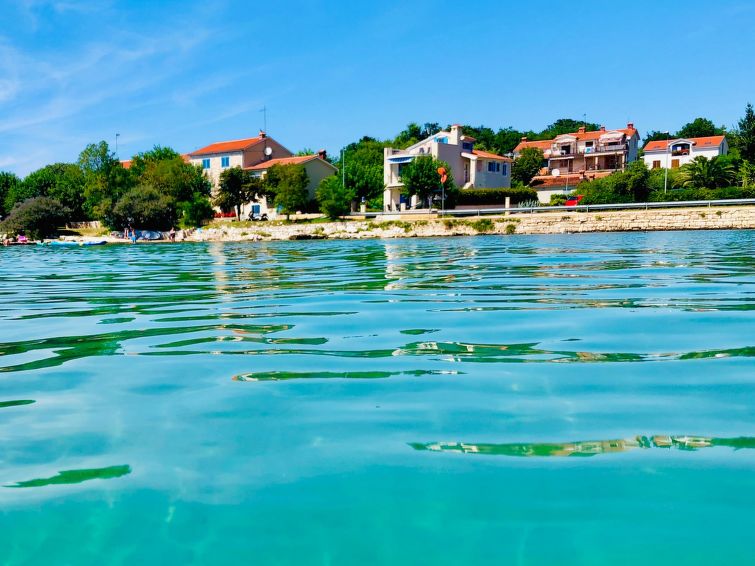 Moderne Ferienwohnung mit Balkon direkt am Strand in Umag/Juricani