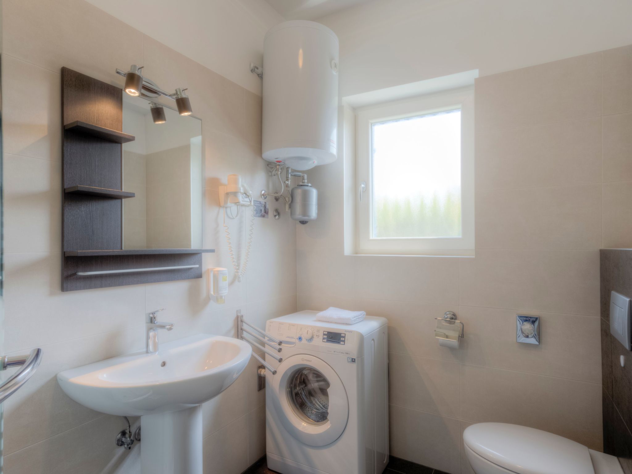 Moderne Ferienwohnung mit Balkon direkt am Strand-Image-tags.info