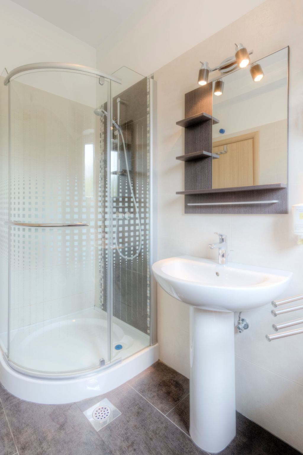 Moderne Ferienwohnung mit Balkon direkt am Strand-Image-tags.info