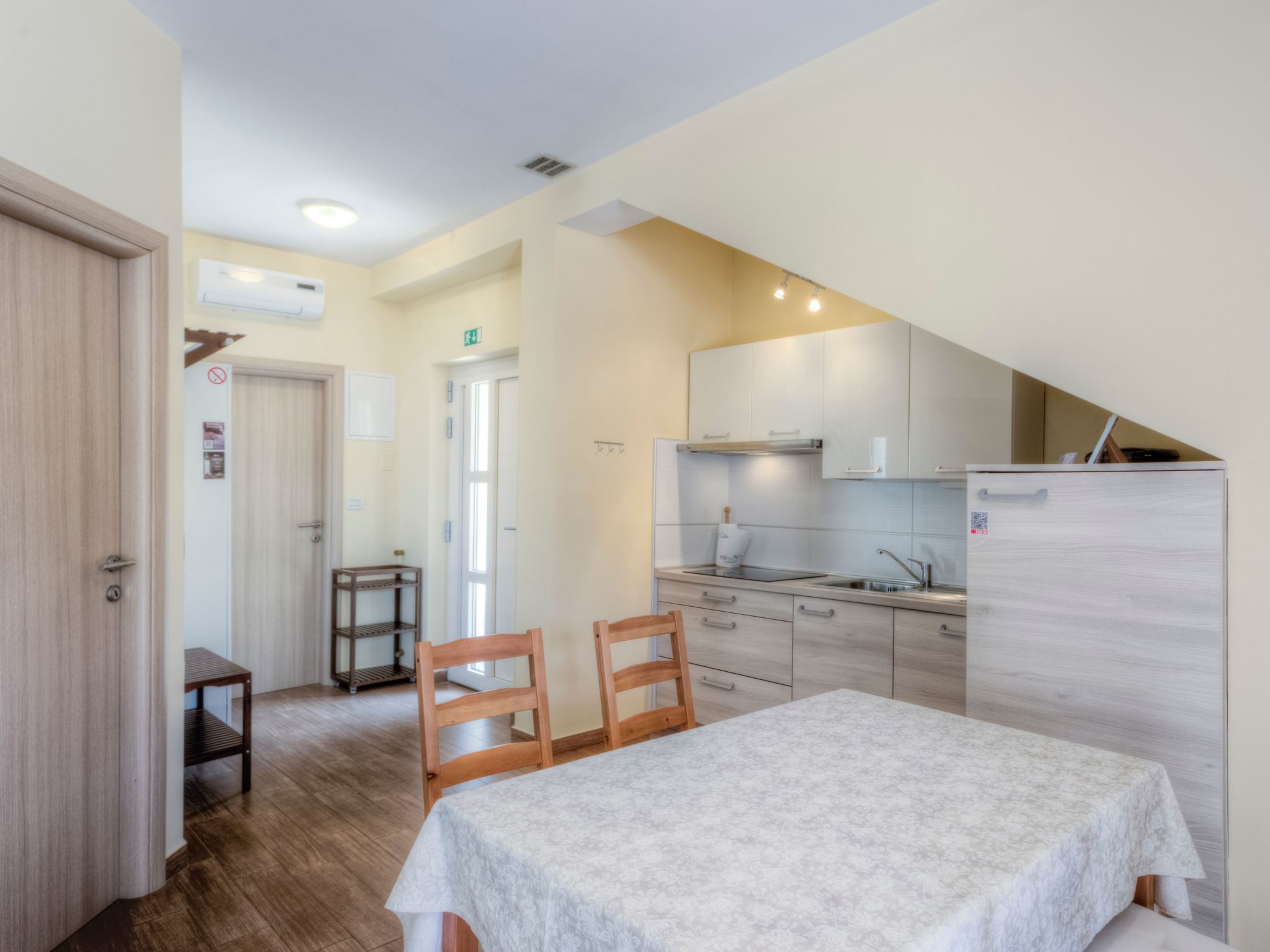 Moderne Ferienwohnung mit Balkon direkt am Strand-Image-tags.info