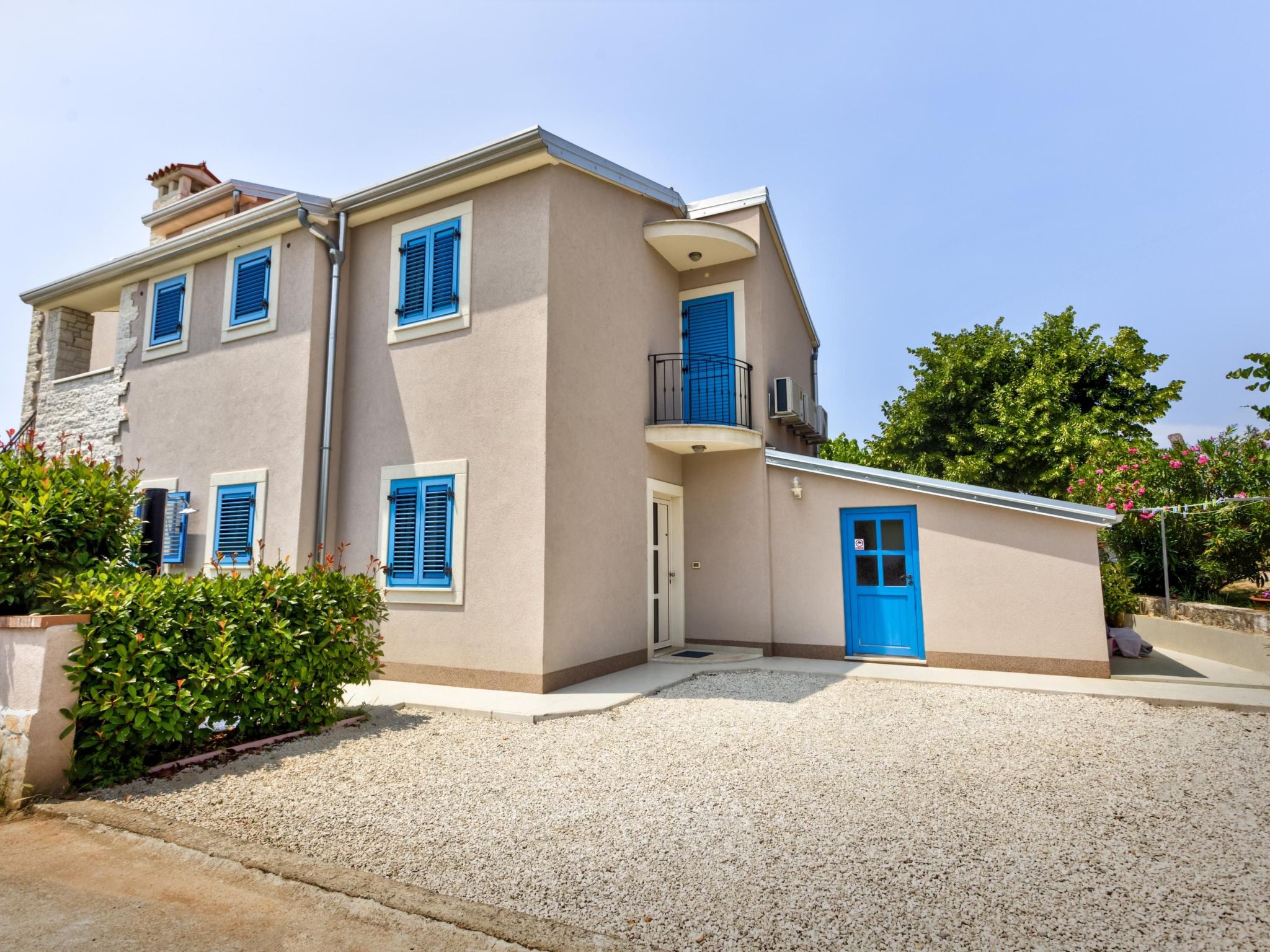 Moderne Ferienwohnung mit Balkon direkt am Strand-Image-tags.info