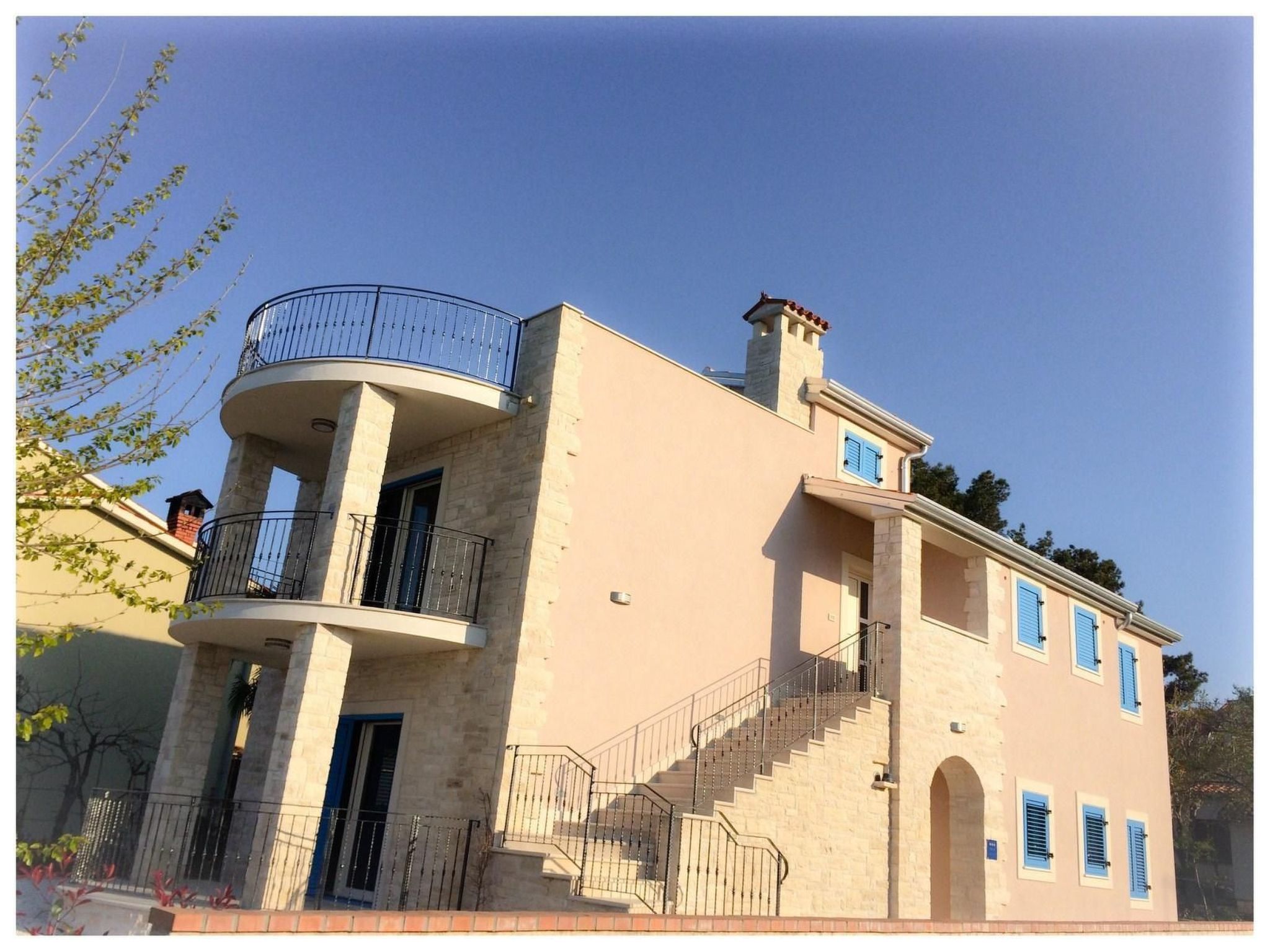 Moderne Ferienwohnung mit Terrasse nah am Strand