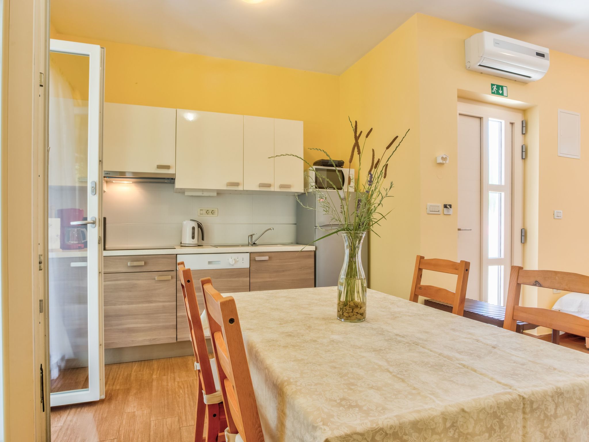 Moderne Ferienwohnung mit Terrasse nah am Strand-Image-tags.info