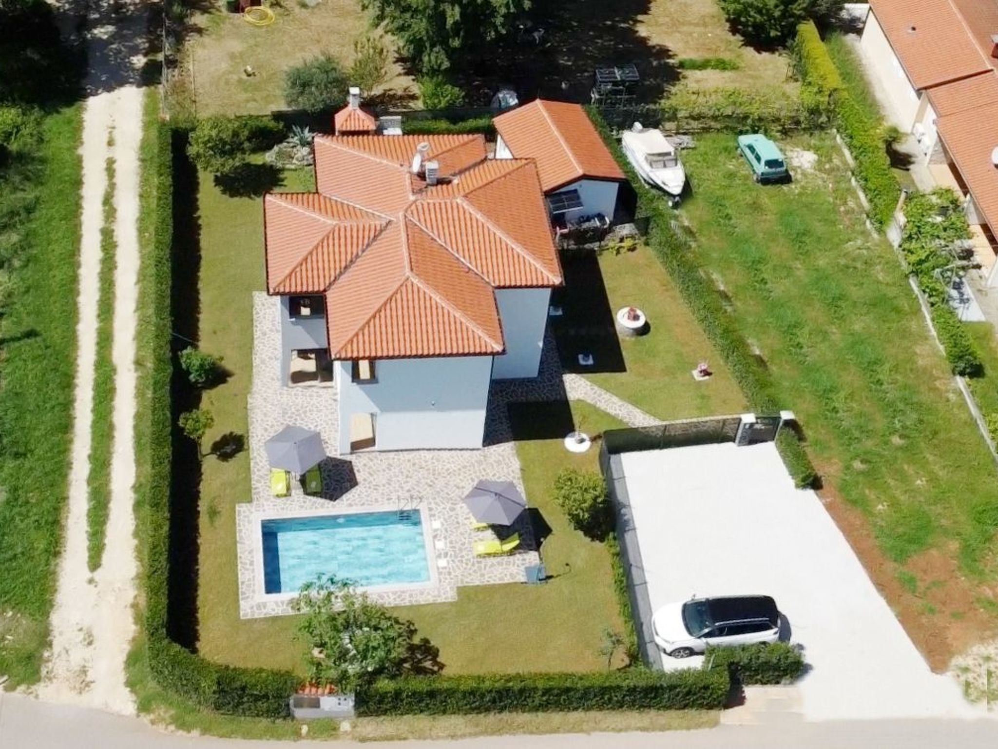 Apartment 2 in einer neuen Villa mit Pool in ruhiger Lage-Inside