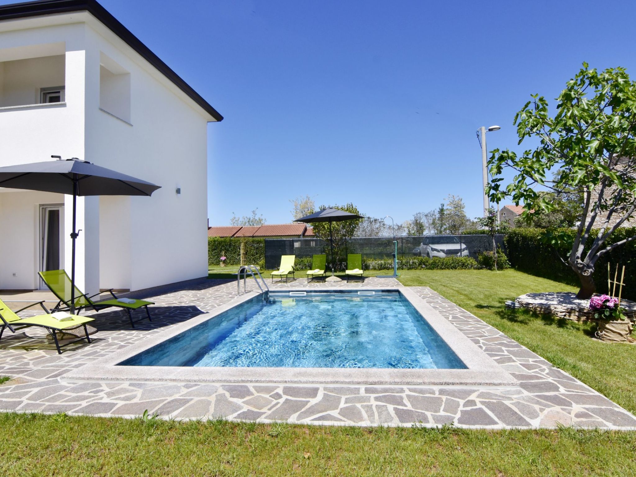 Apartment 2 in einer neuen Villa mit Pool in ruhiger Lage-Inside