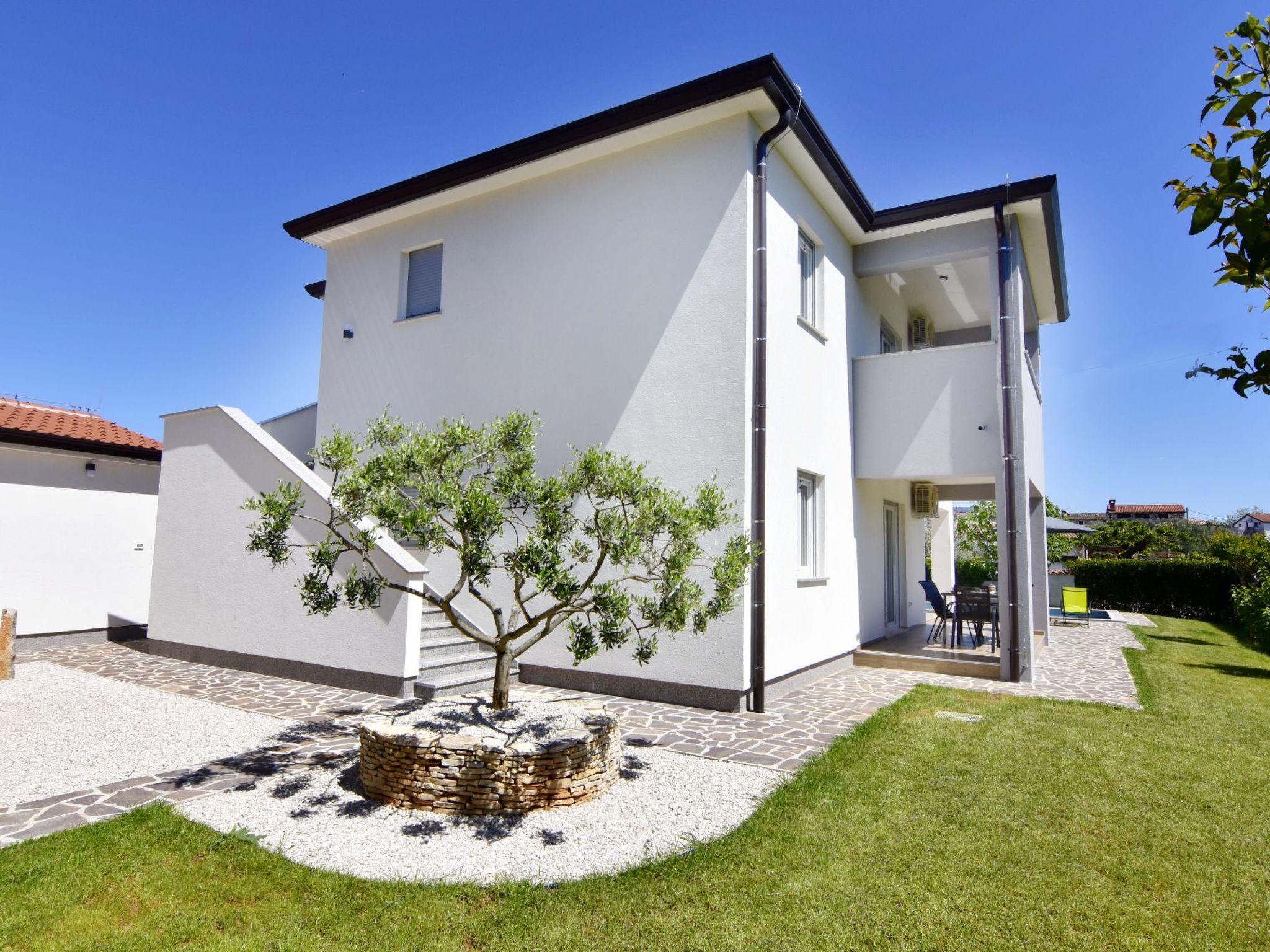 Apartment 2 in einer neuen Villa mit Pool in ruhiger Lage-Inside