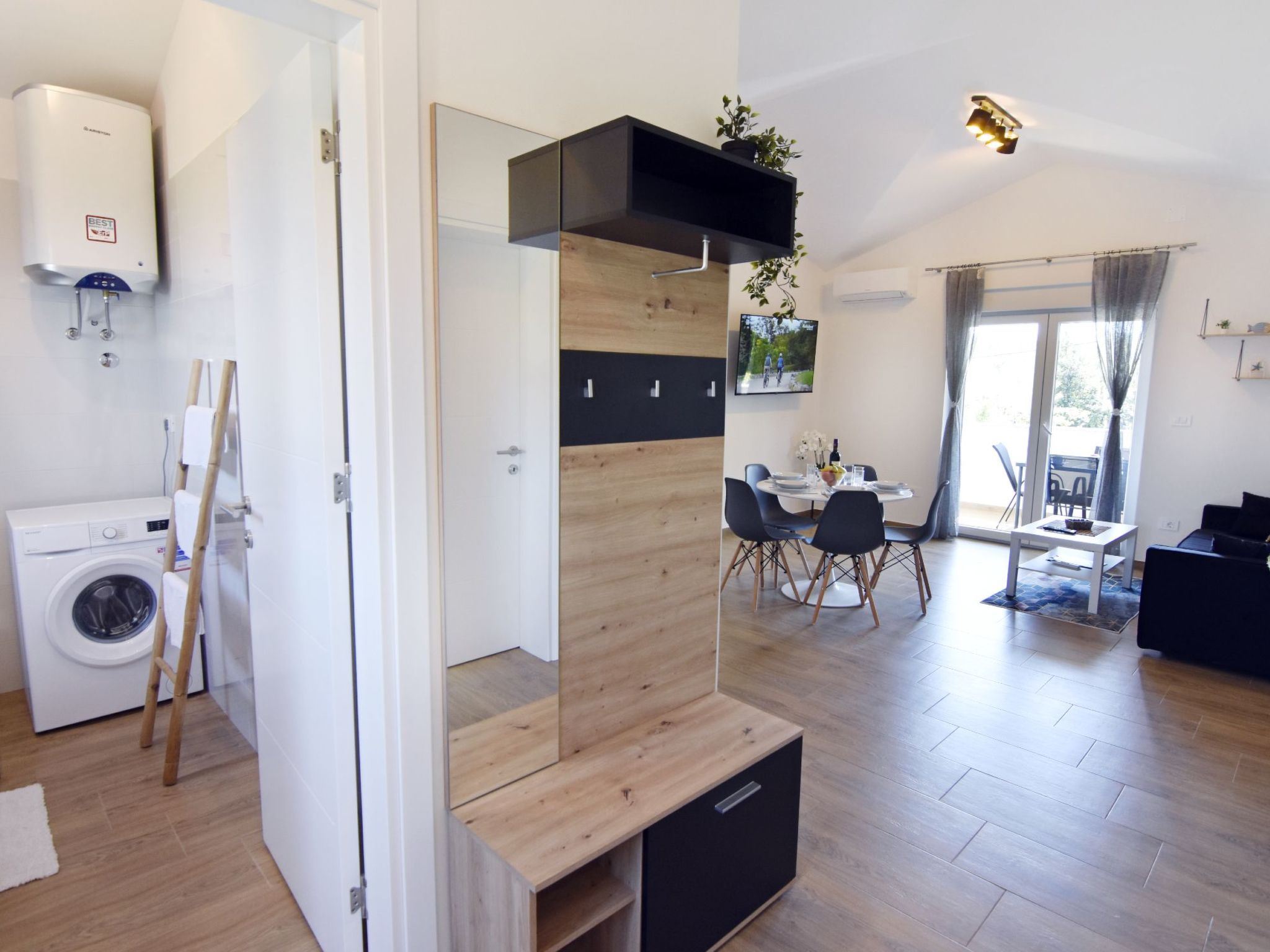 Apartment 2 in einer neuen Villa mit Pool in ruhiger Lage-Inside