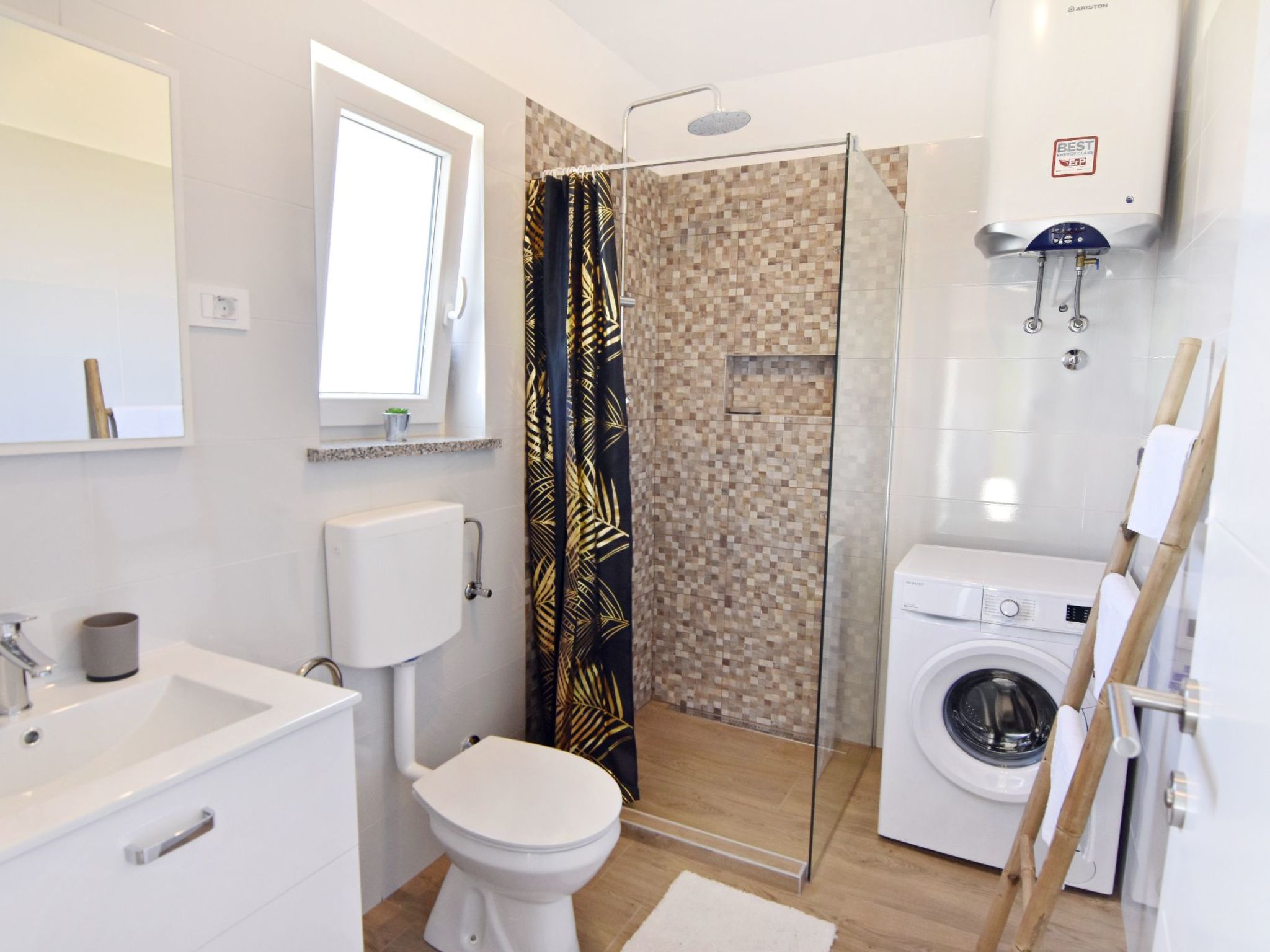 Apartment 2 in einer neuen Villa mit Pool in ruhiger Lage-Inside