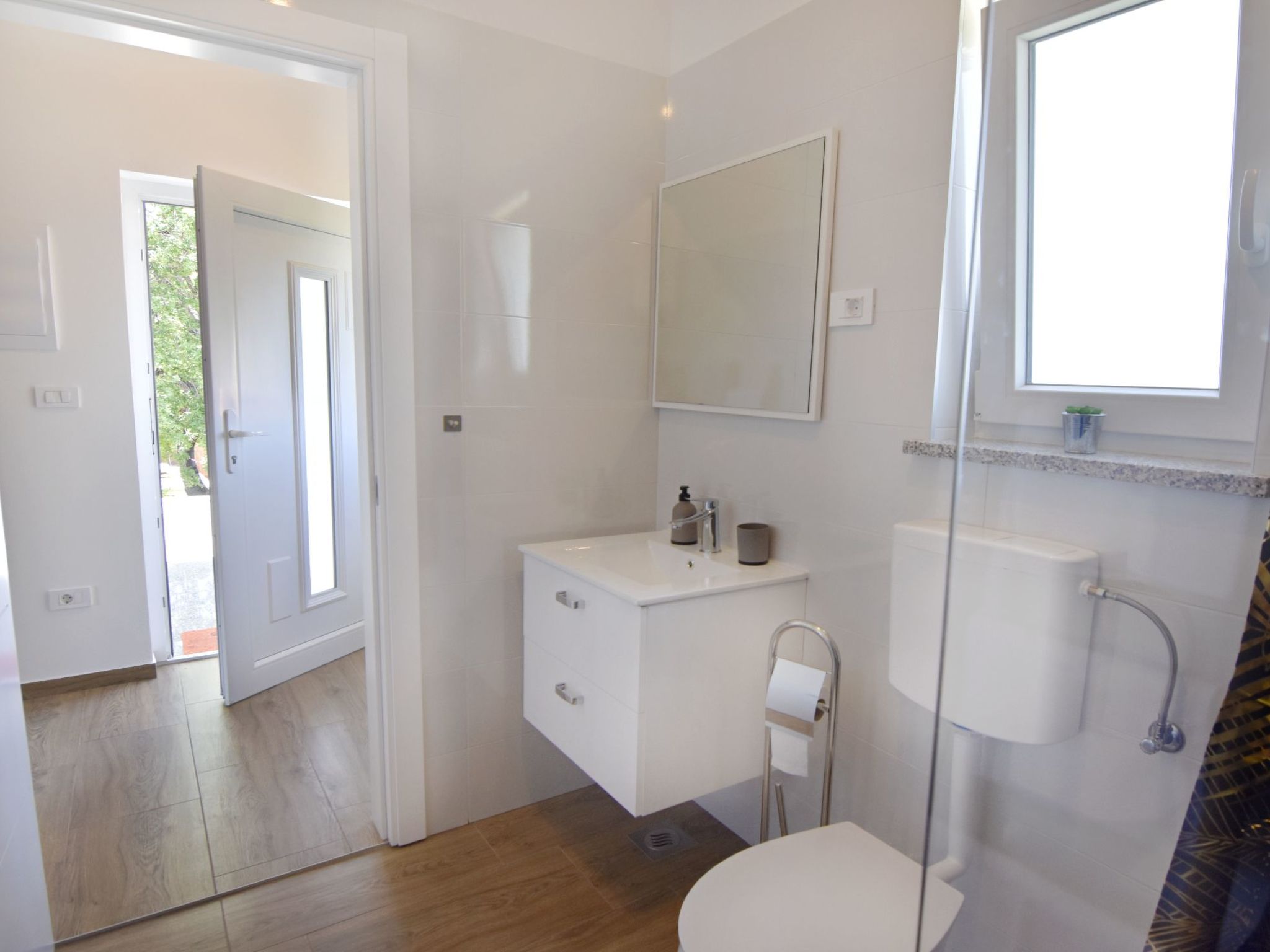 Apartment 2 in einer neuen Villa mit Pool in ruhiger Lage-Inside