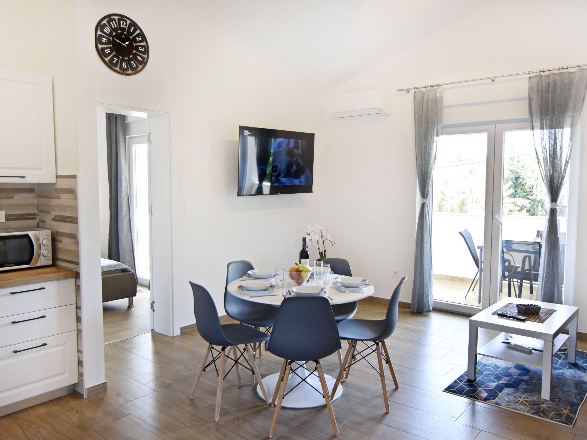 Apartment 2 in einer neuen Villa mit Pool in ruhiger Lage-Inside