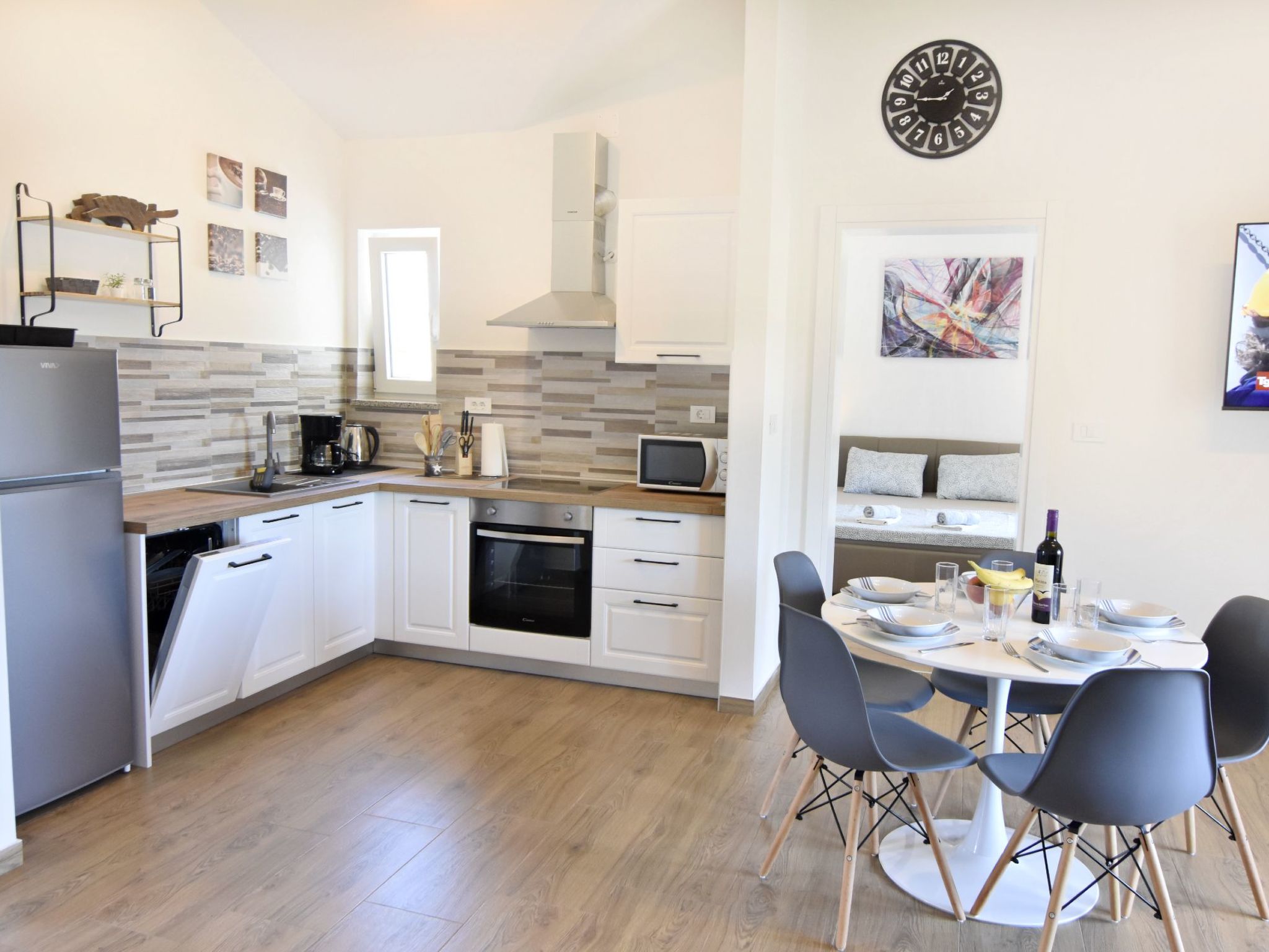 Apartment 2 in einer neuen Villa mit Pool in ruhiger Lage-Inside