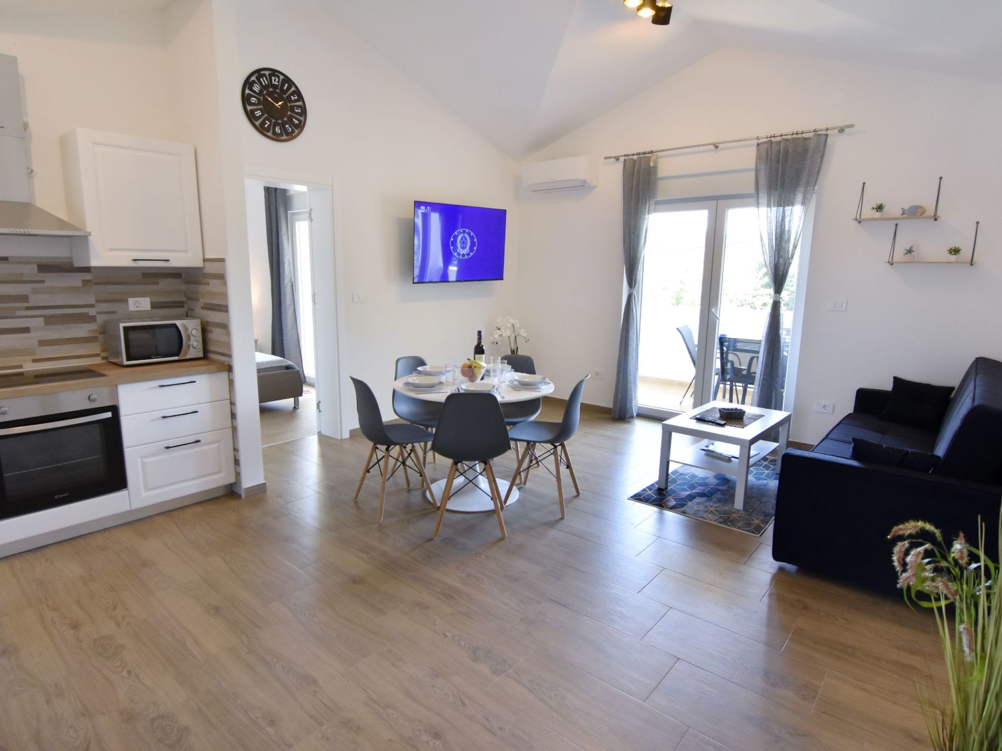 Apartment 2 in einer neuen Villa mit Pool in ruhiger Lage-Inside